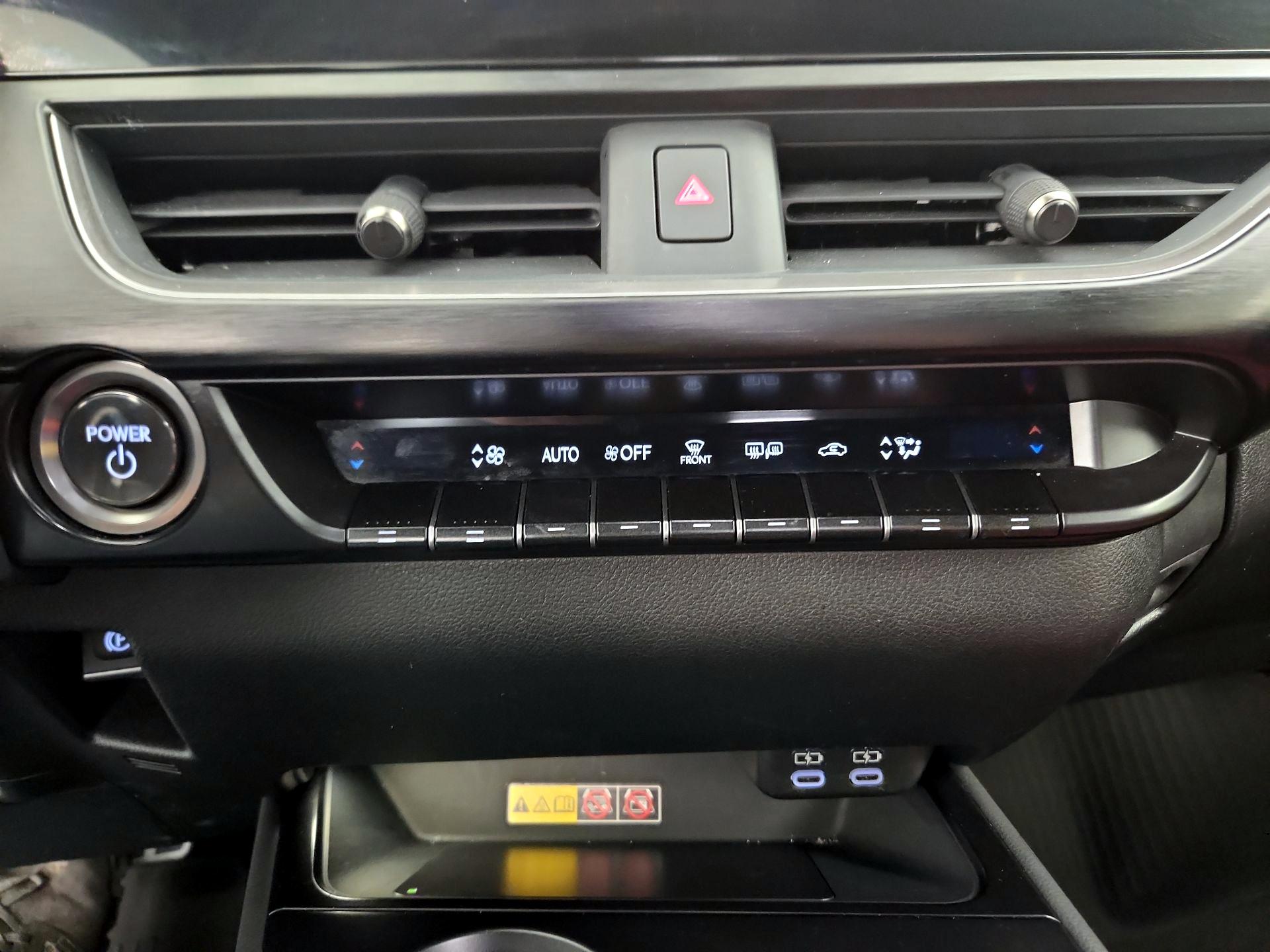 Thumbnail: 2023 Lexus UX - 17