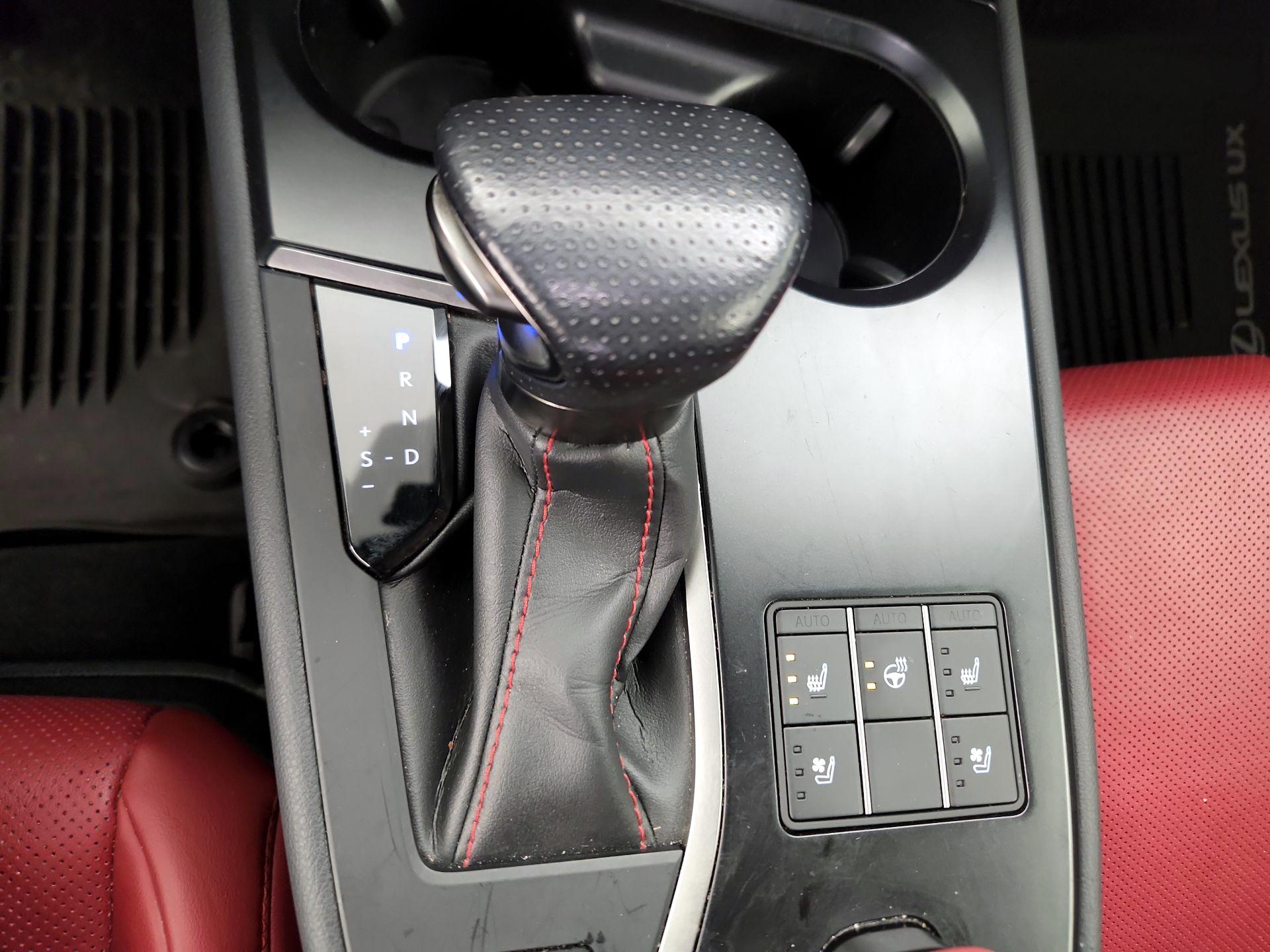 Thumbnail: 2023 Lexus UX - 18