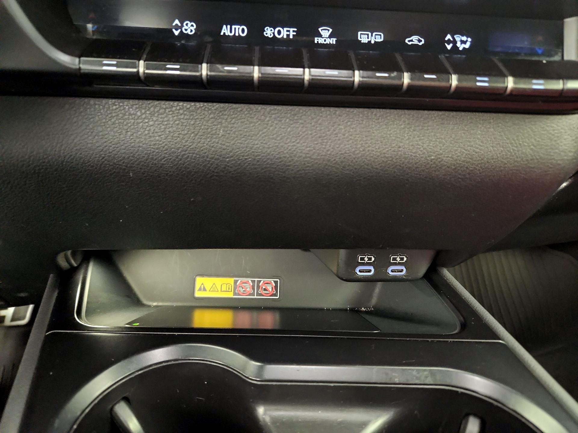 Thumbnail: 2023 Lexus UX - 19