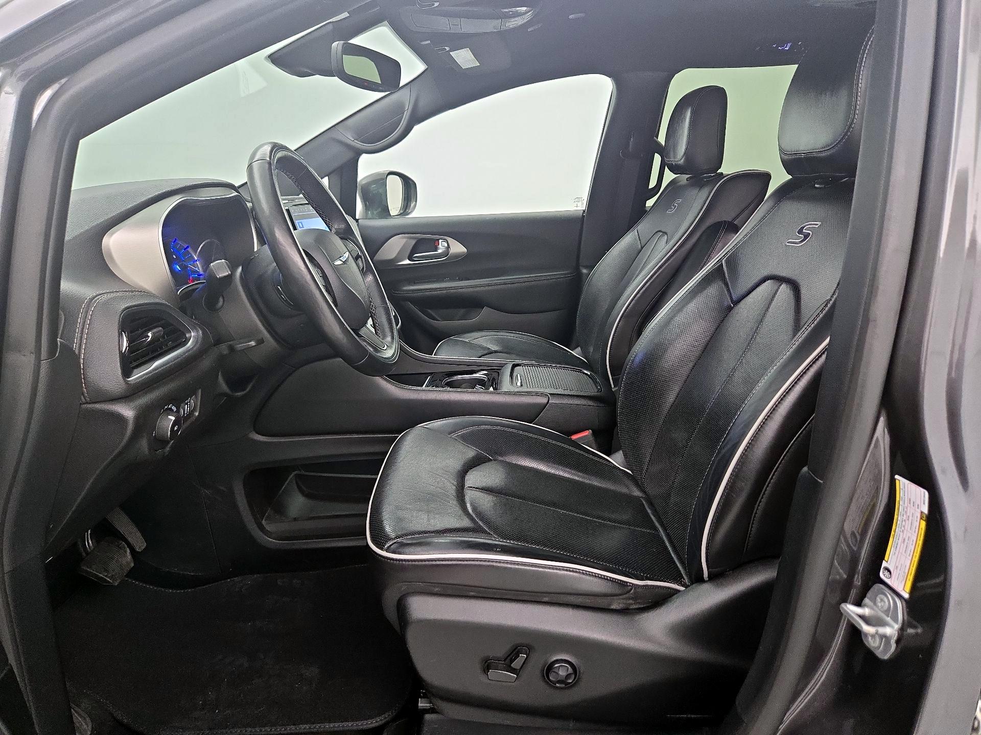 Thumbnail: 2021 Chrysler Pacifica - 11