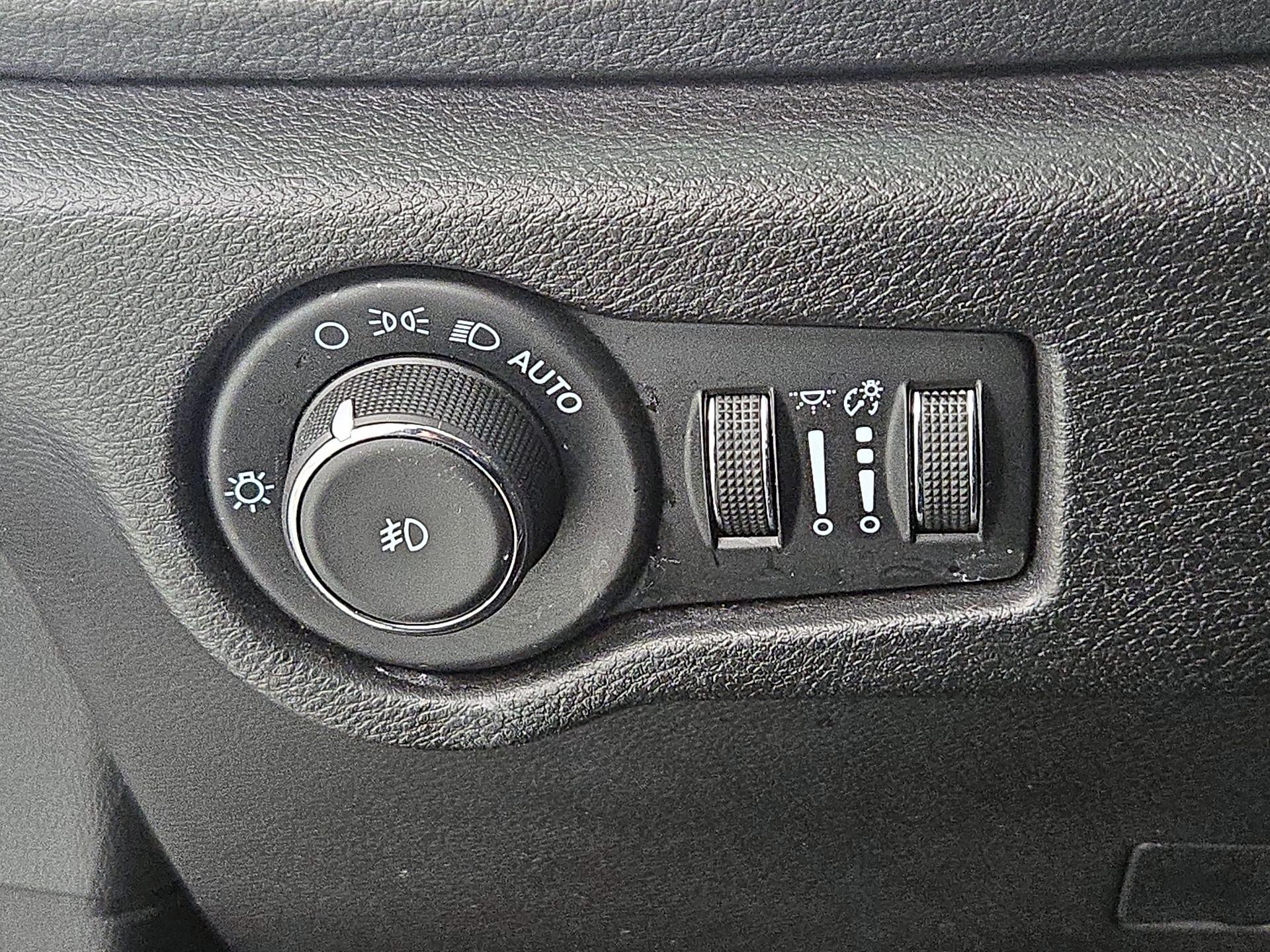 Thumbnail: 2021 Chrysler Pacifica - 13