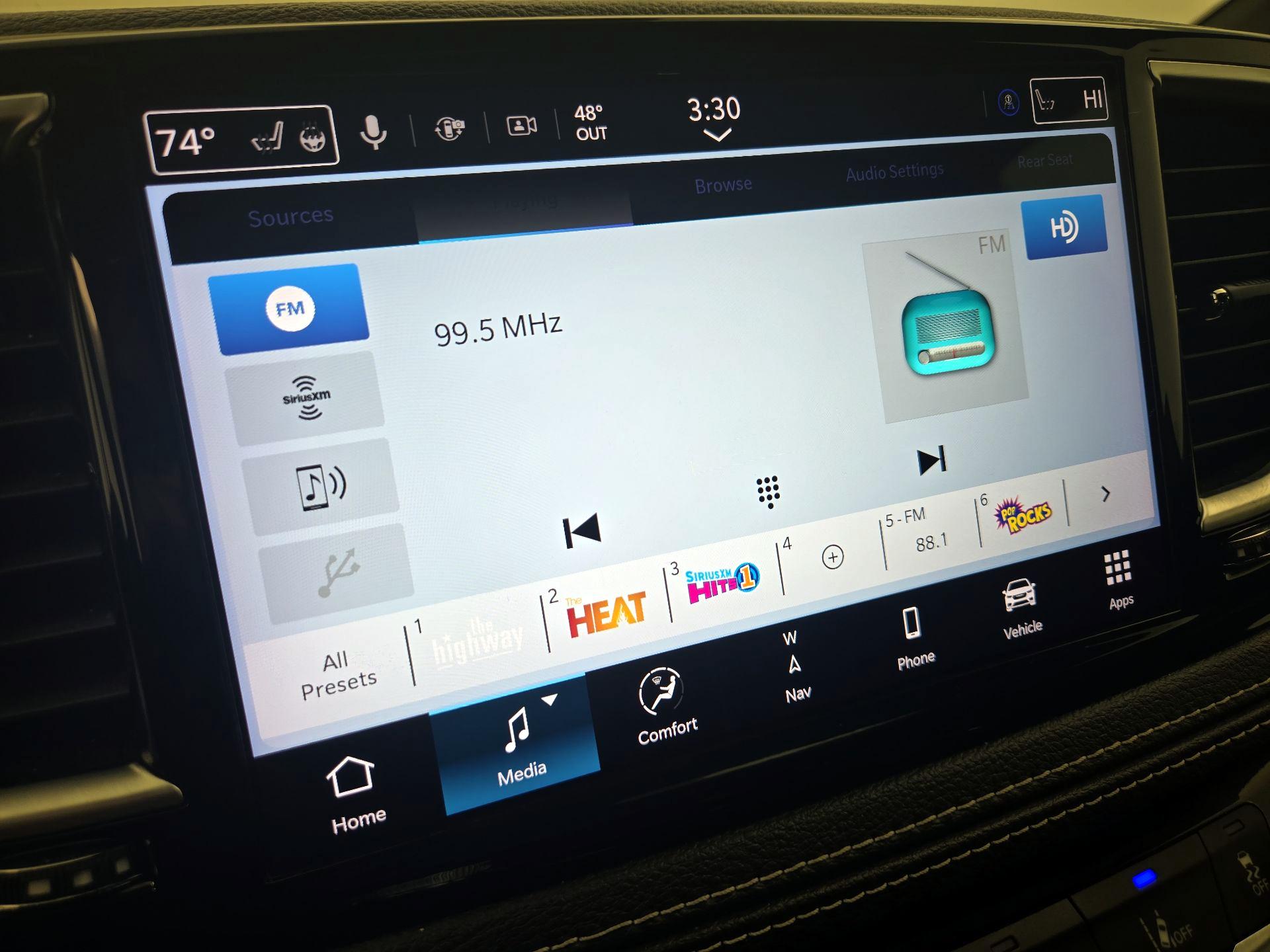 Thumbnail: 2021 Chrysler Pacifica - 16