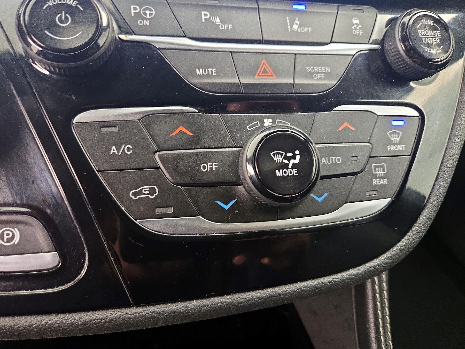 Thumbnail: 2021 Chrysler Pacifica - 17