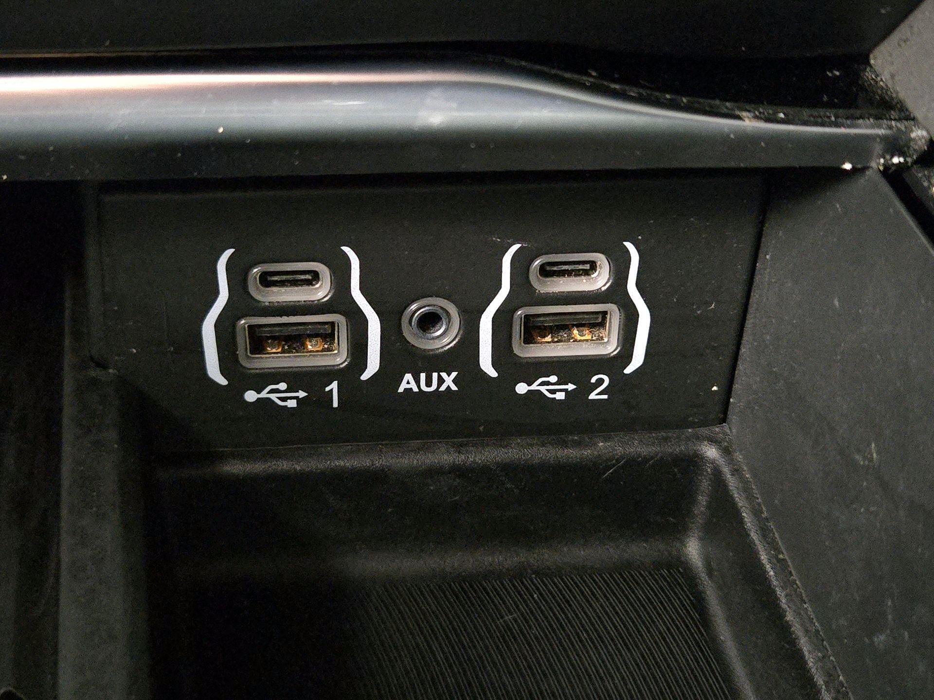 Thumbnail: 2021 Chrysler Pacifica - 19