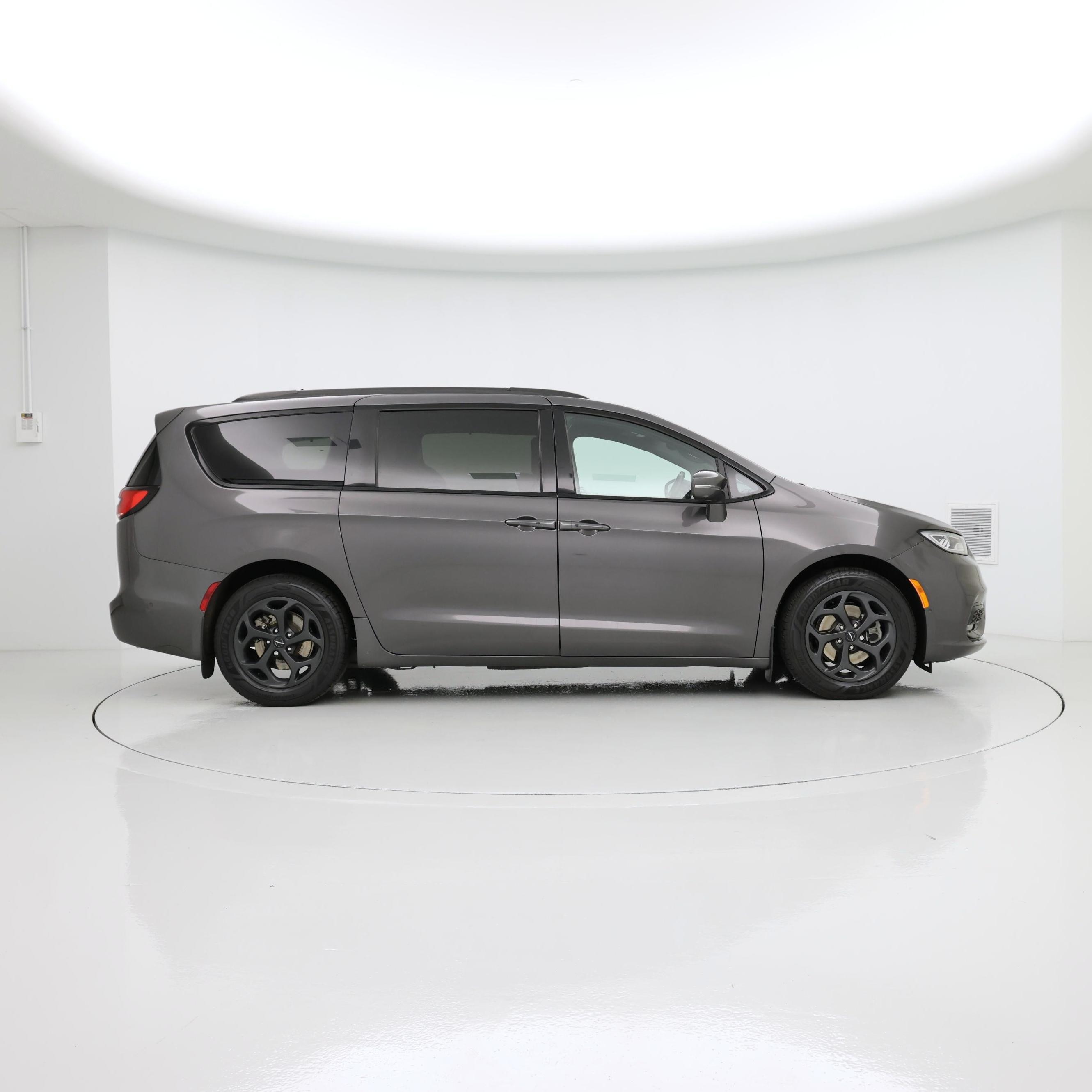 Thumbnail: 2021 Chrysler Pacifica - 7