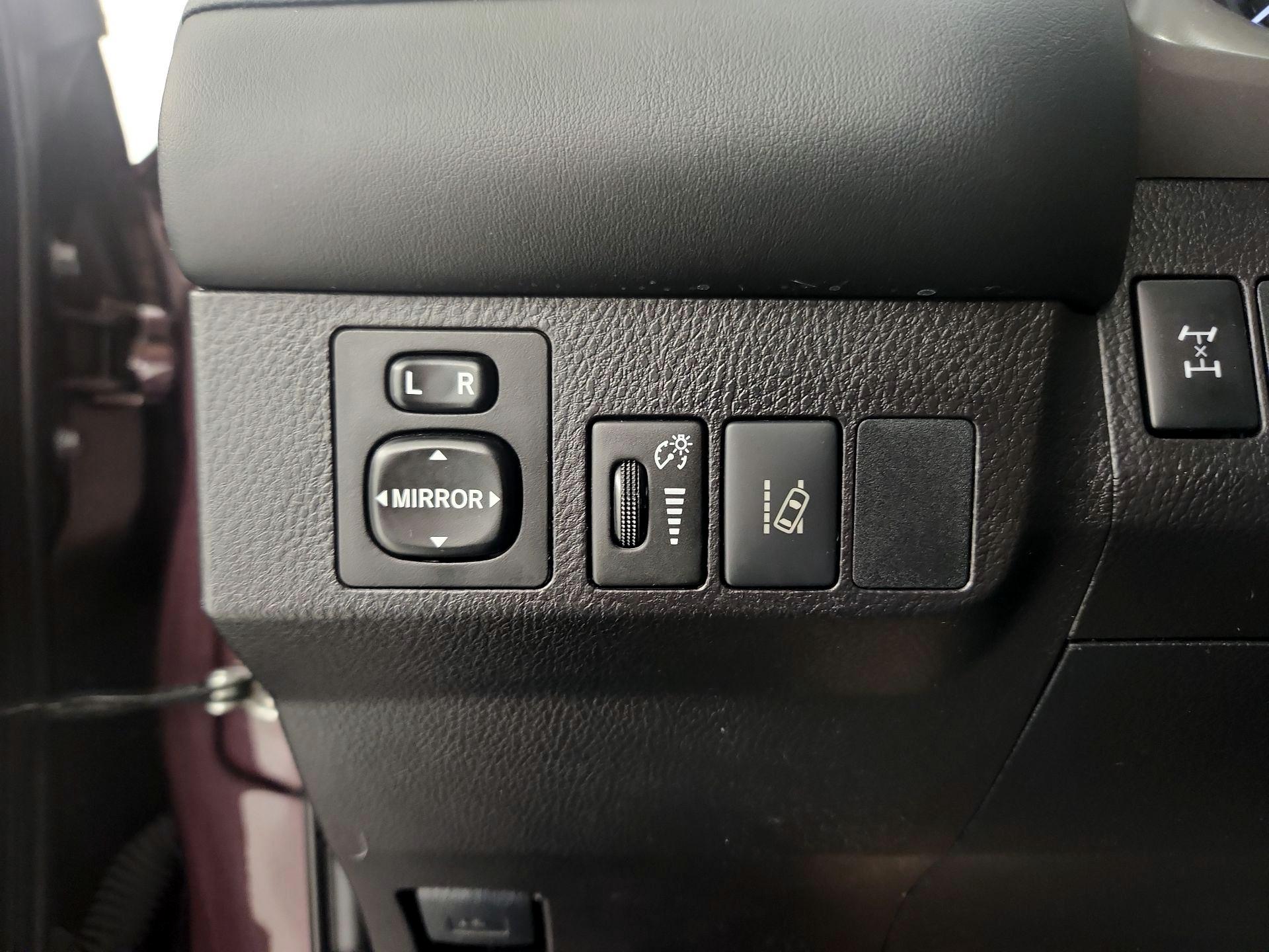 Thumbnail: 2018 Toyota RAV4 - 13