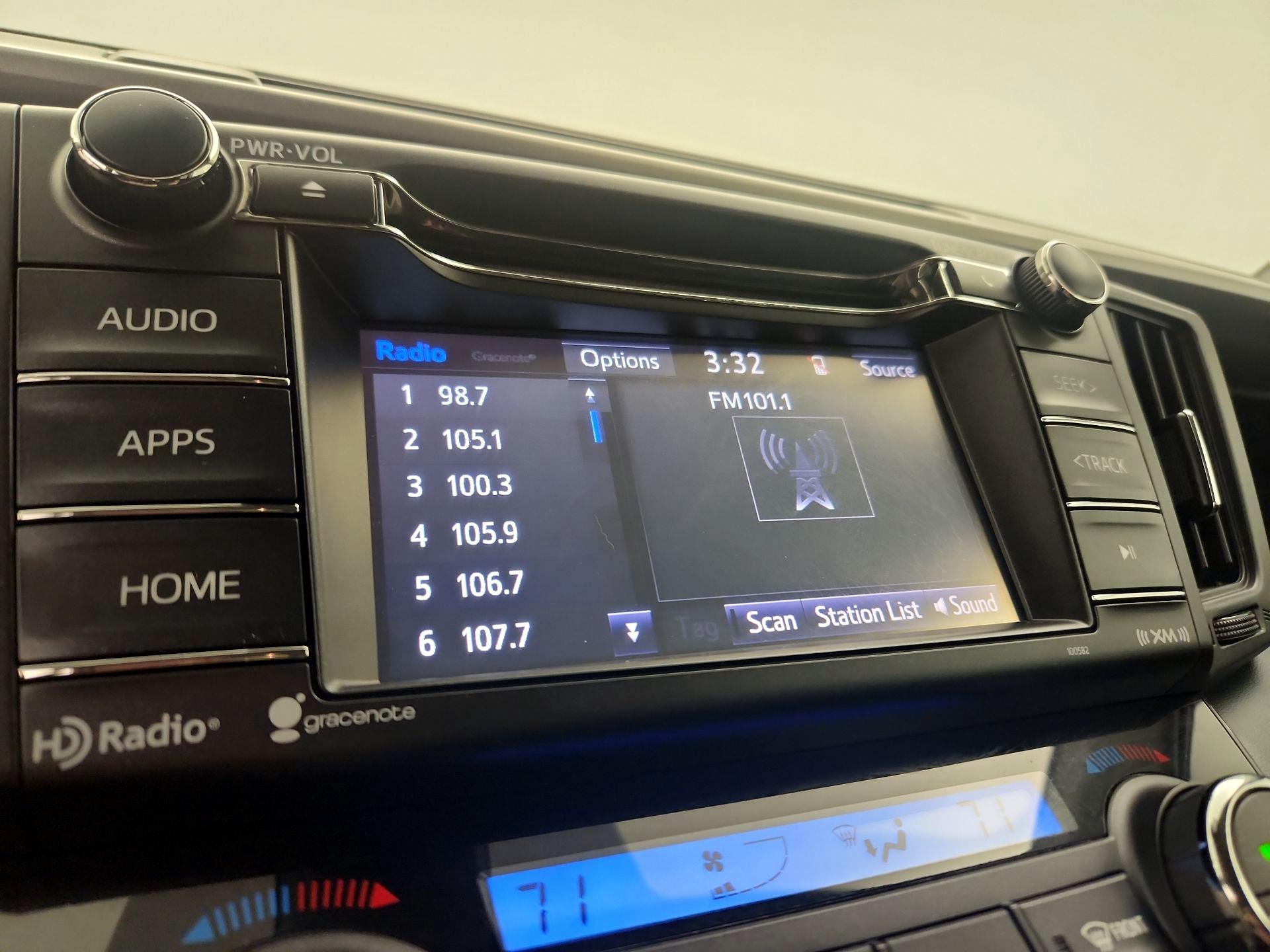 Thumbnail: 2018 Toyota RAV4 - 15