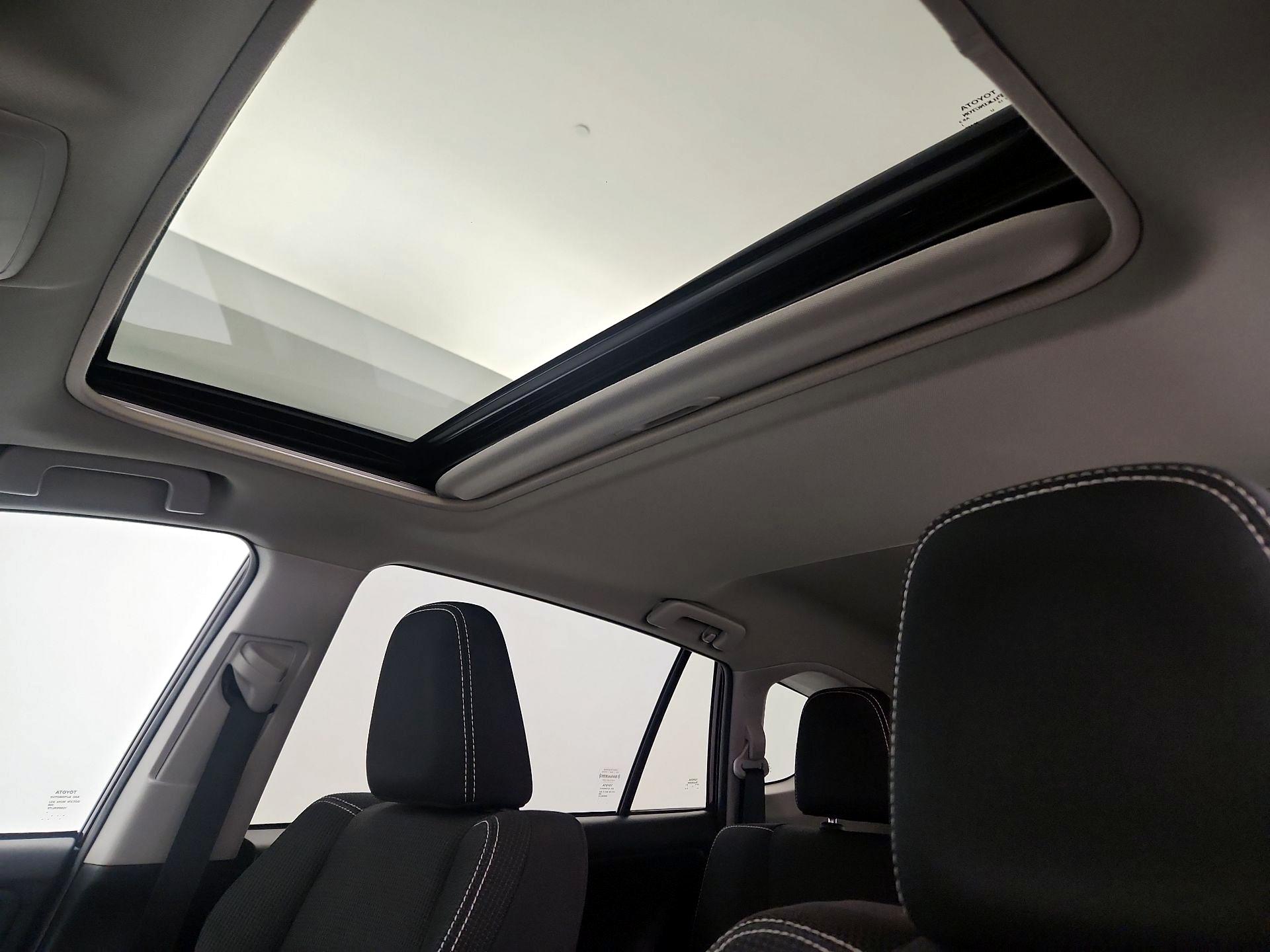 Thumbnail: 2018 Toyota RAV4 - 19