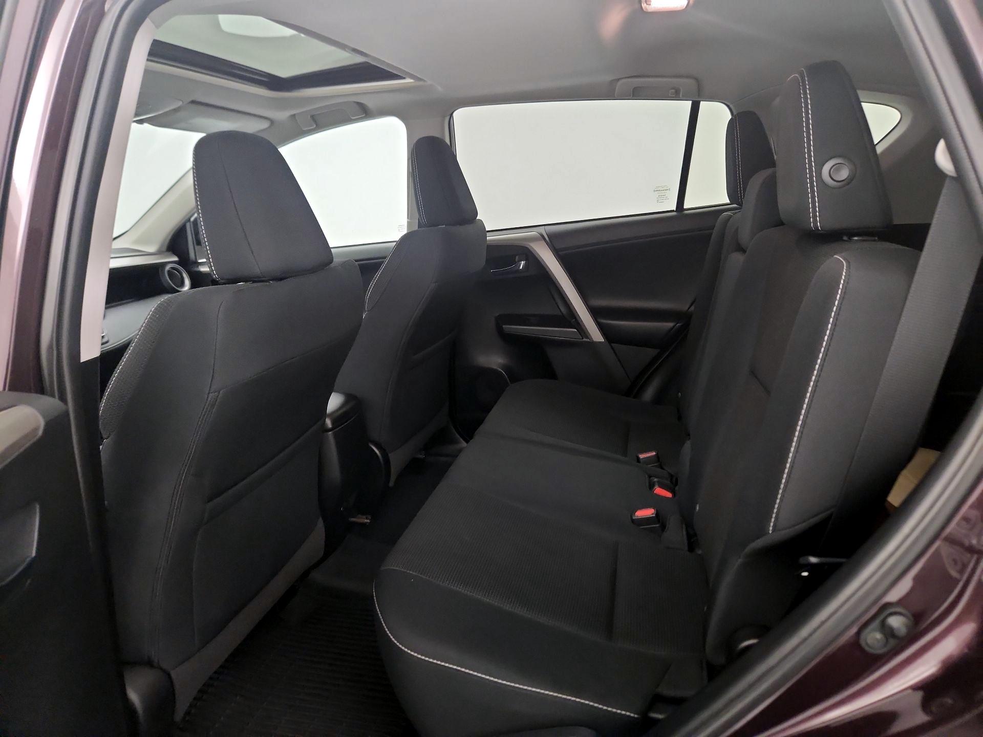 Thumbnail: 2018 Toyota RAV4 - 20