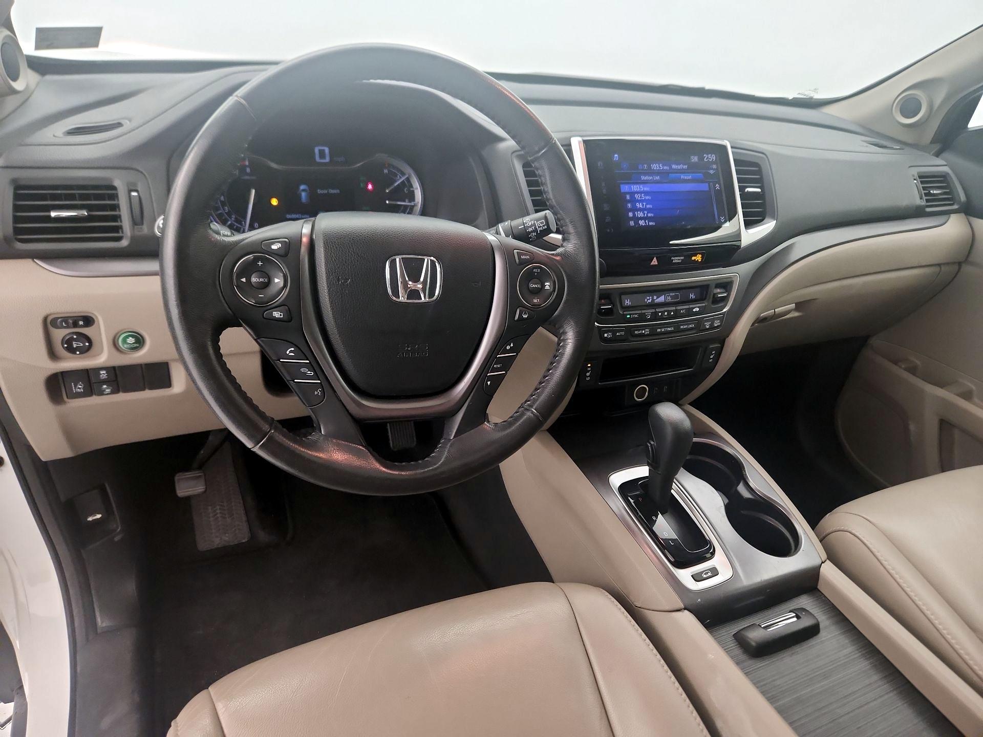 Thumbnail: 2017 Honda Pilot - 9