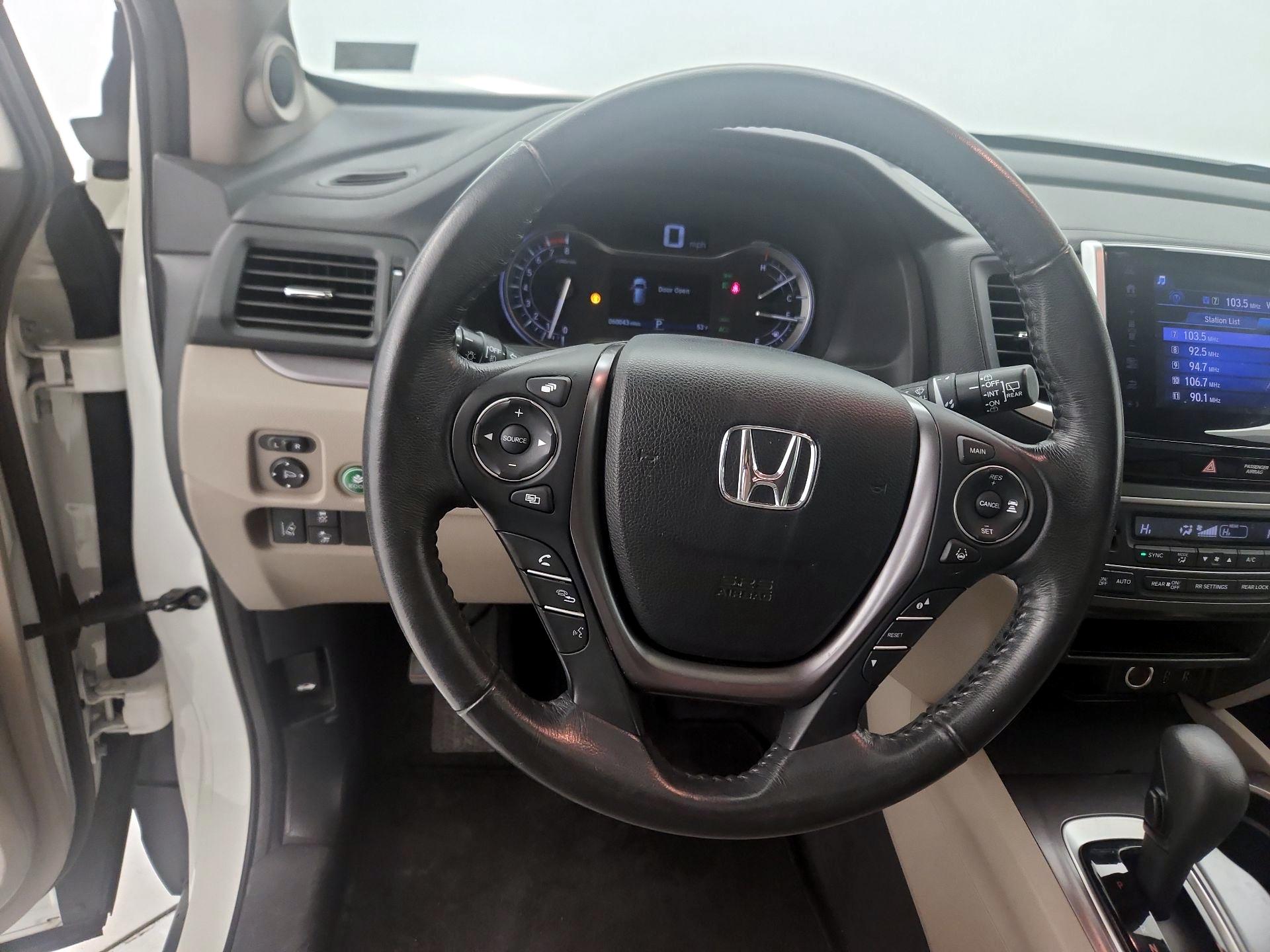 Thumbnail: 2017 Honda Pilot - 10