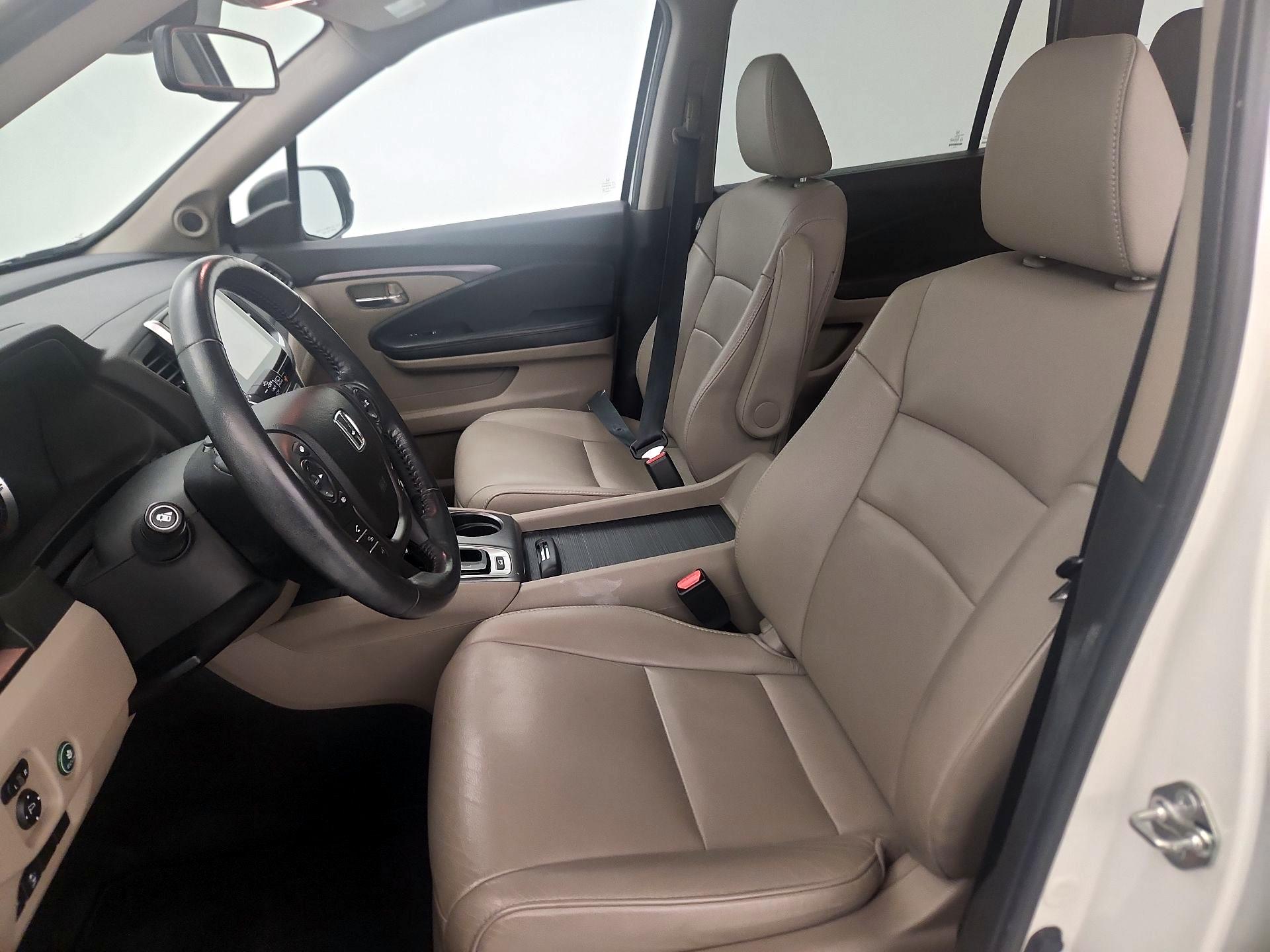 Thumbnail: 2017 Honda Pilot - 11