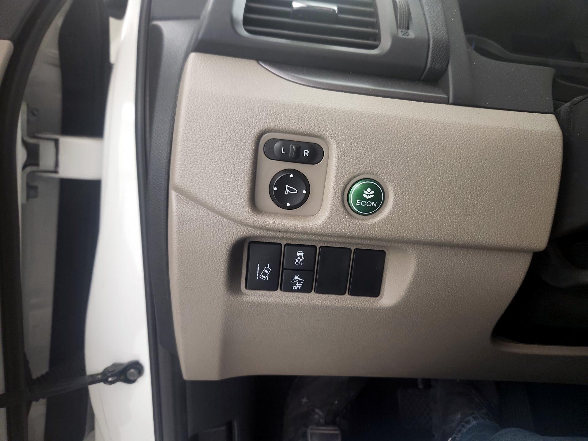 Thumbnail: 2017 Honda Pilot - 13