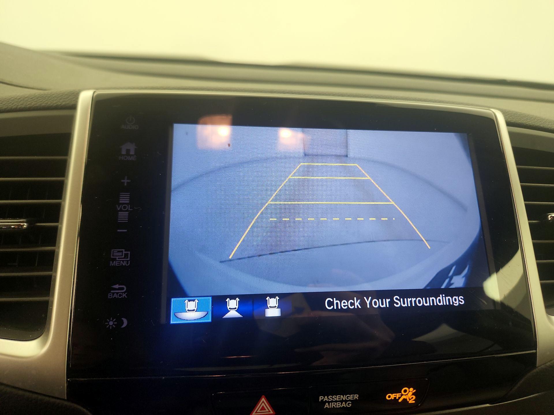 Thumbnail: 2017 Honda Pilot - 14