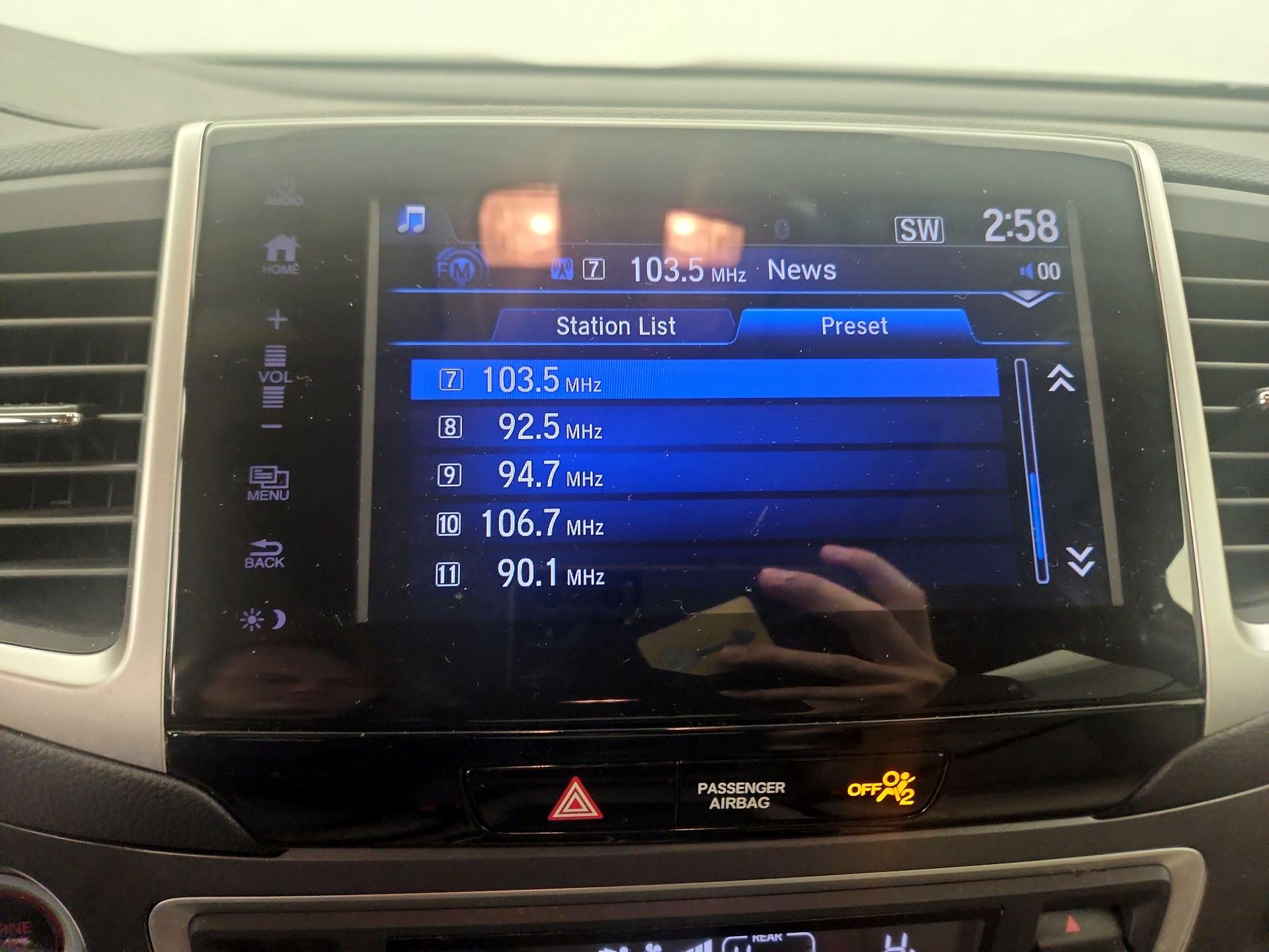 Thumbnail: 2017 Honda Pilot - 15