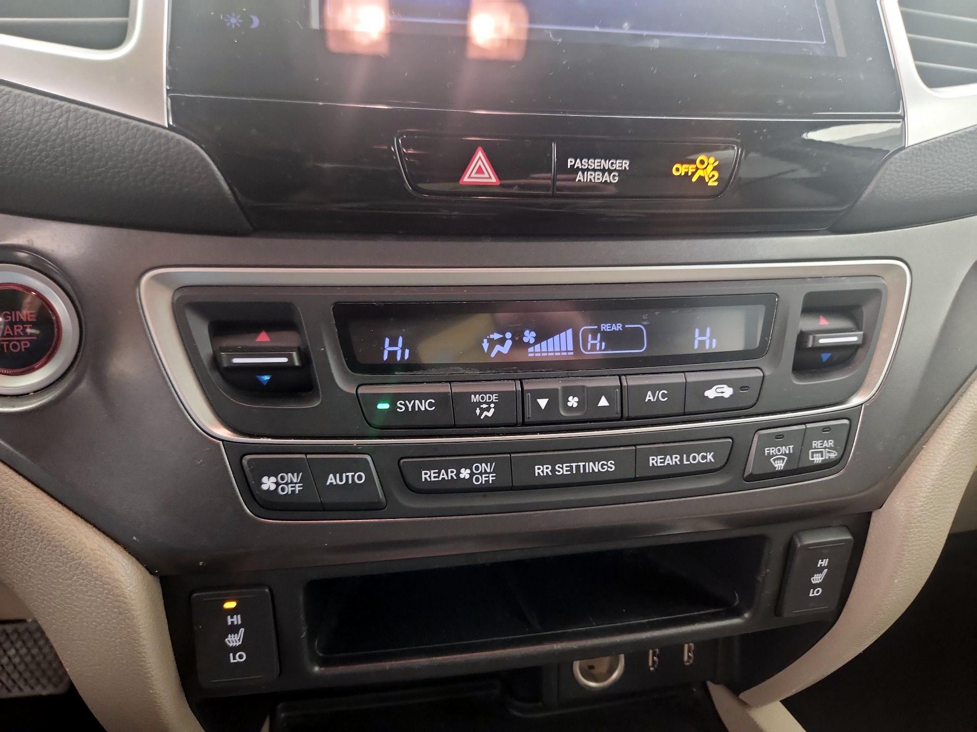 Thumbnail: 2017 Honda Pilot - 16