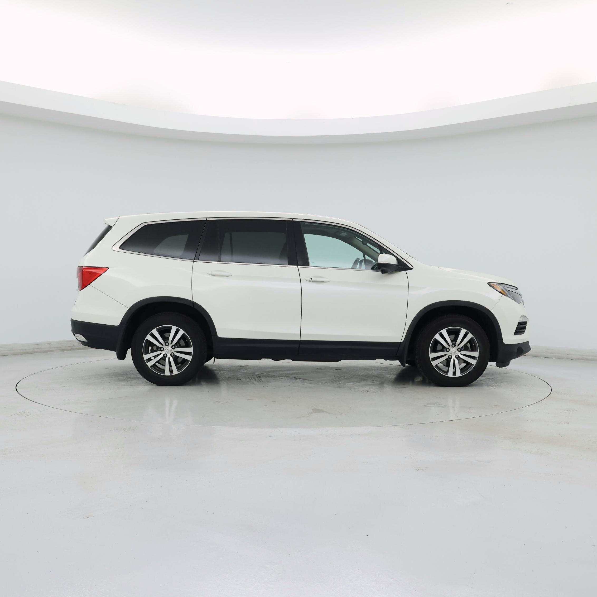 Thumbnail: 2017 Honda Pilot - 7