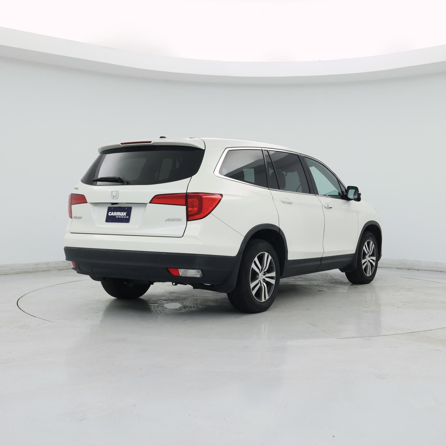 Thumbnail: 2017 Honda Pilot - 8