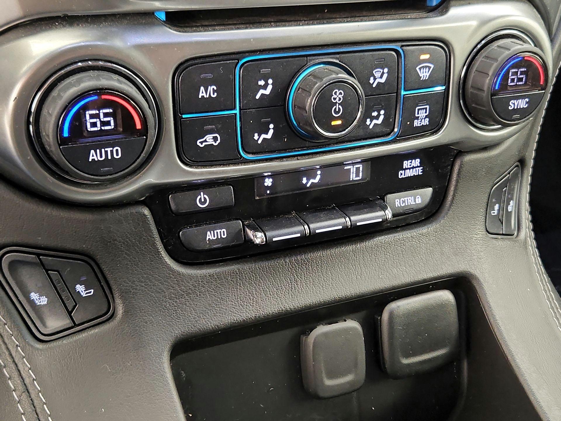 Thumbnail: 2019 Chevrolet Suburban - 17