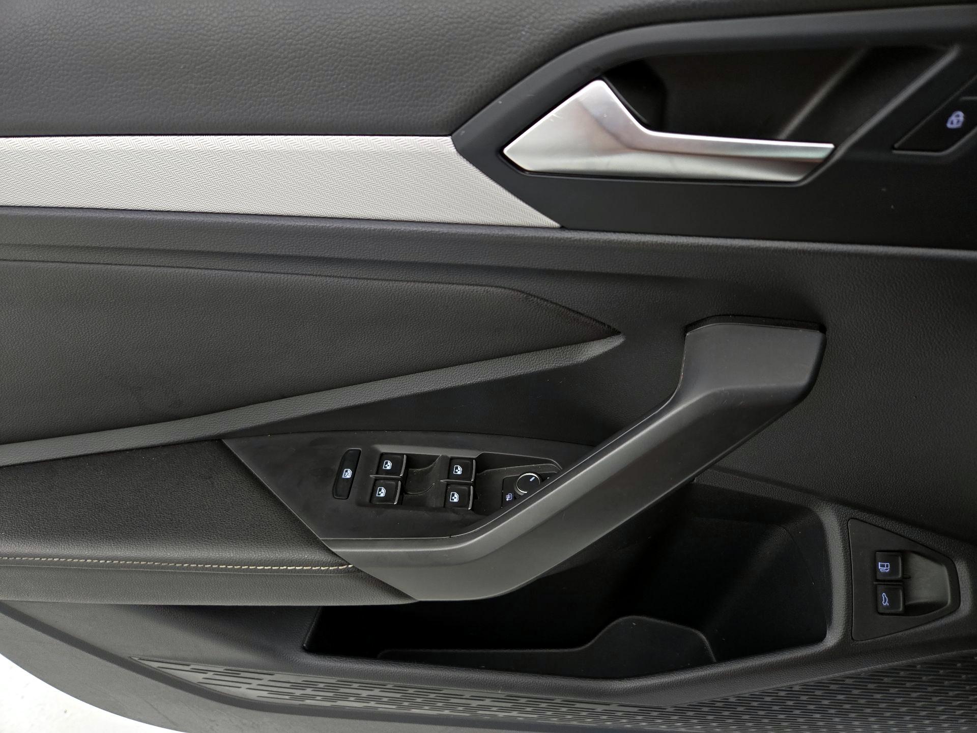 Thumbnail: 2023 Volkswagen Jetta - 12