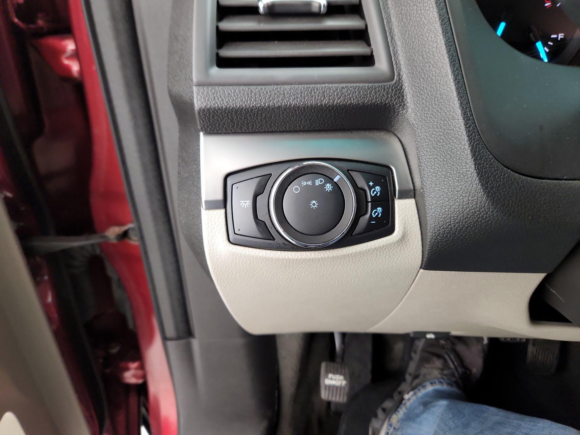 Thumbnail: 2015 Ford Explorer - 13