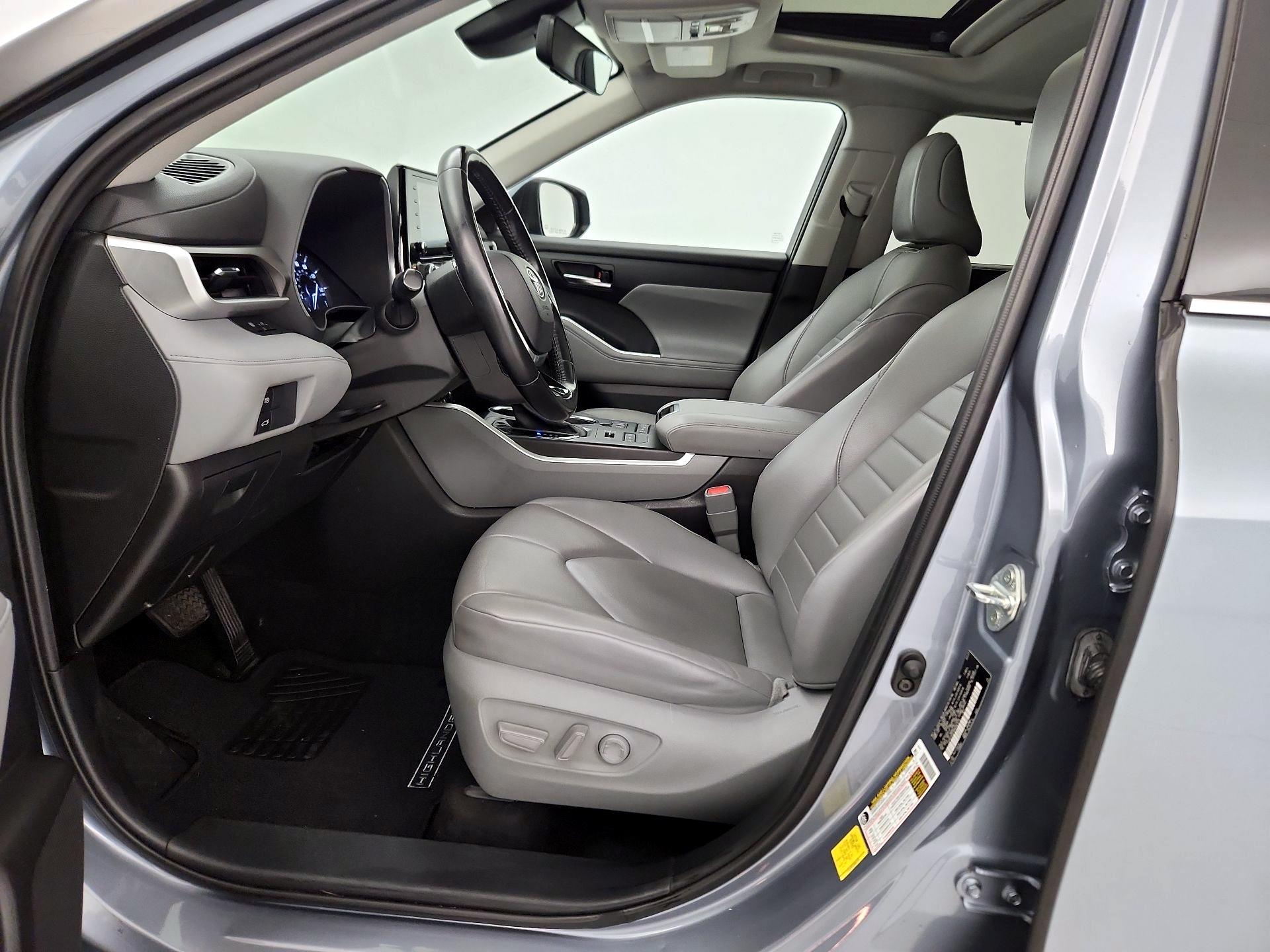 Thumbnail: 2021 Toyota Highlander - 11