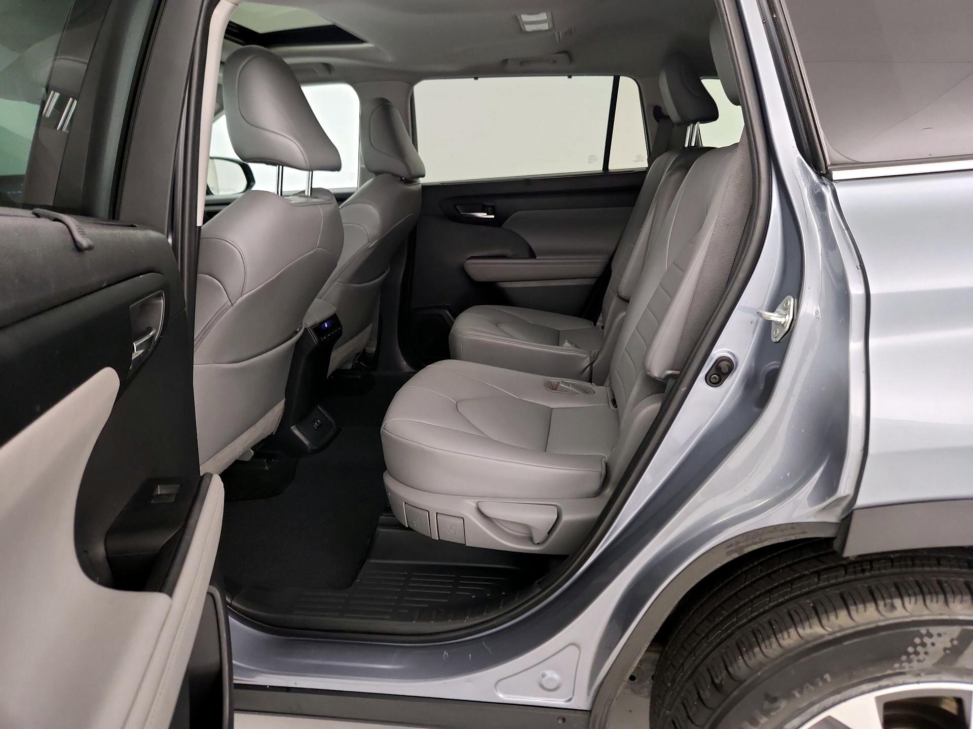 Thumbnail: 2021 Toyota Highlander - 20