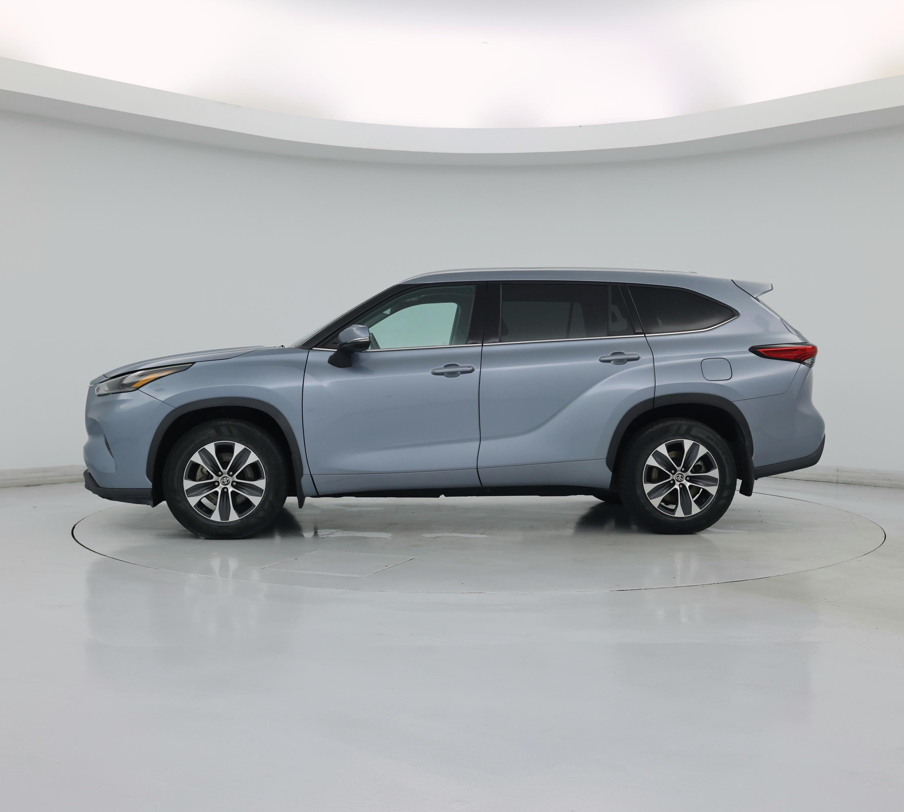 Thumbnail: 2021 Toyota Highlander - 3