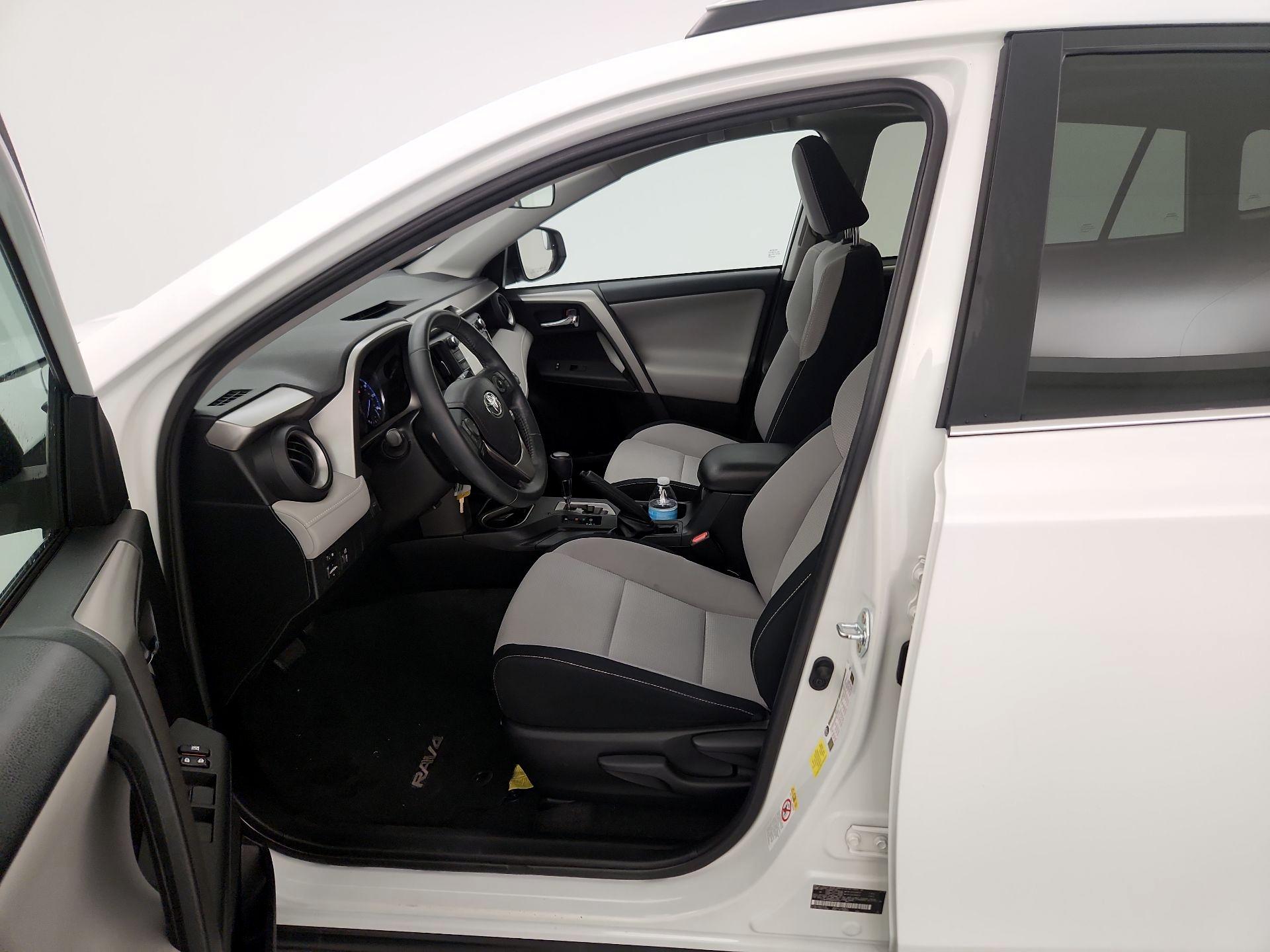 Thumbnail: 2016 Toyota RAV4 - 11