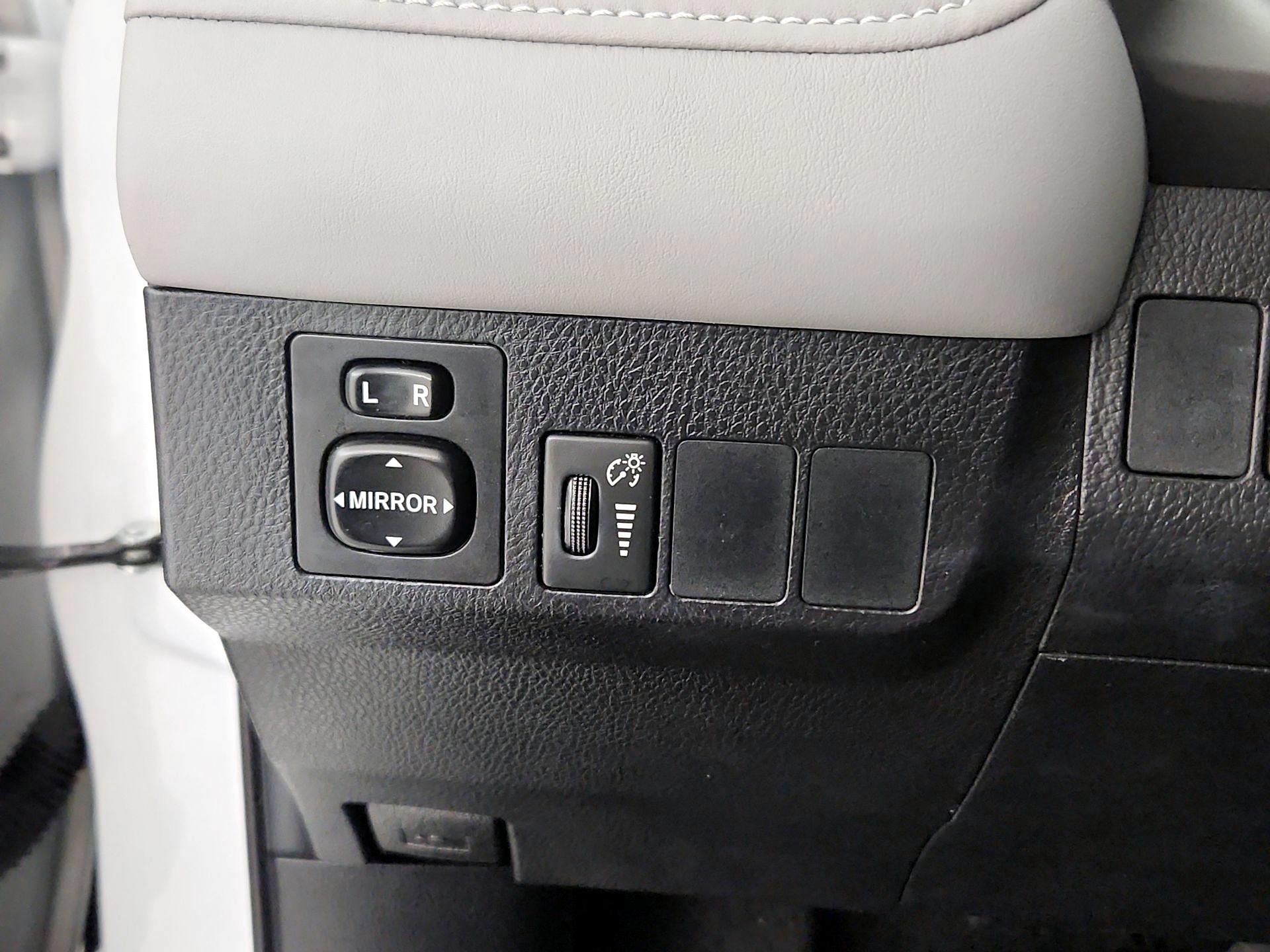 Thumbnail: 2016 Toyota RAV4 - 13