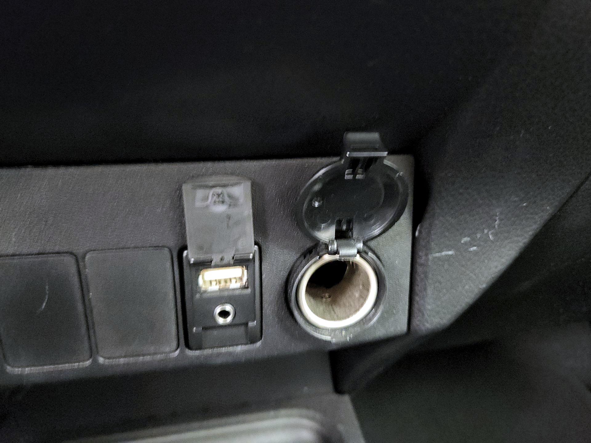 Thumbnail: 2016 Toyota RAV4 - 18