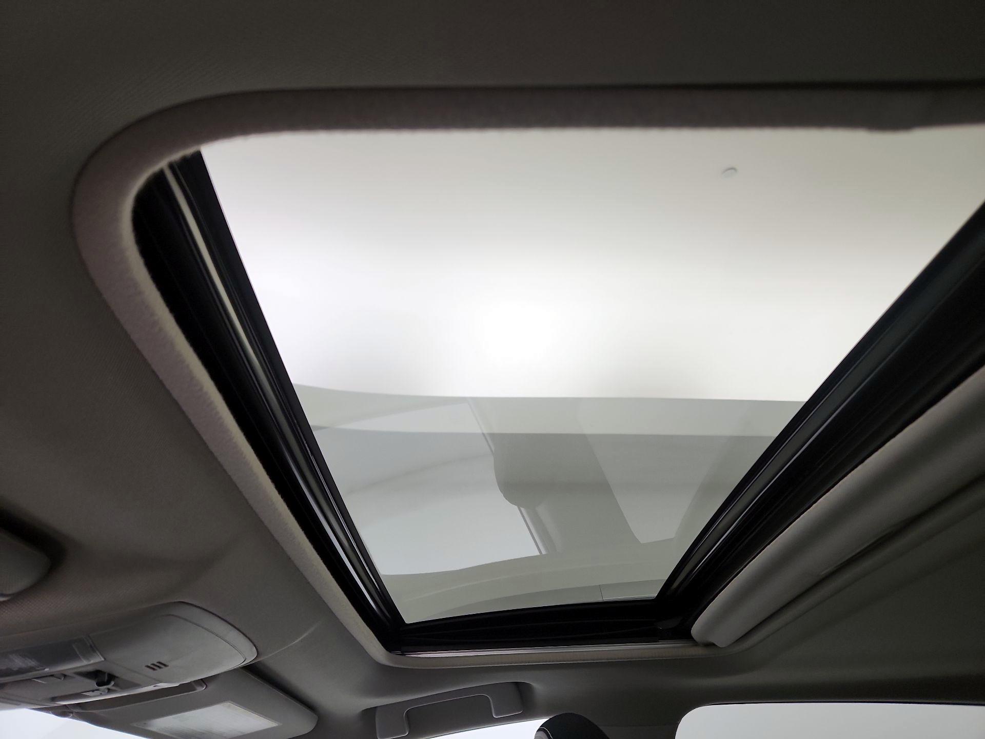 Thumbnail: 2016 Toyota RAV4 - 19