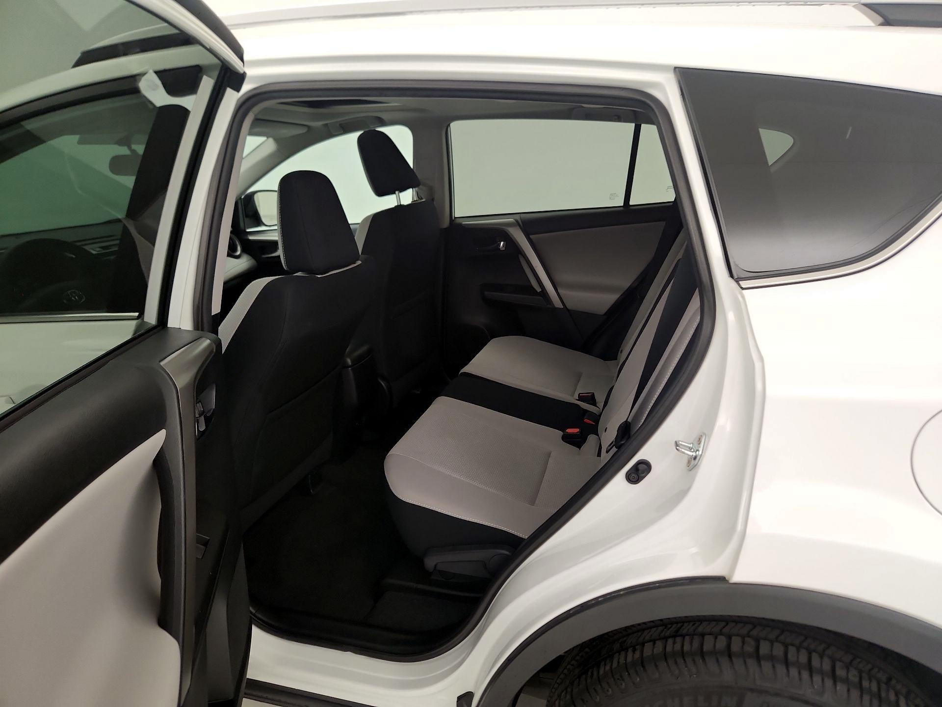 Thumbnail: 2016 Toyota RAV4 - 20