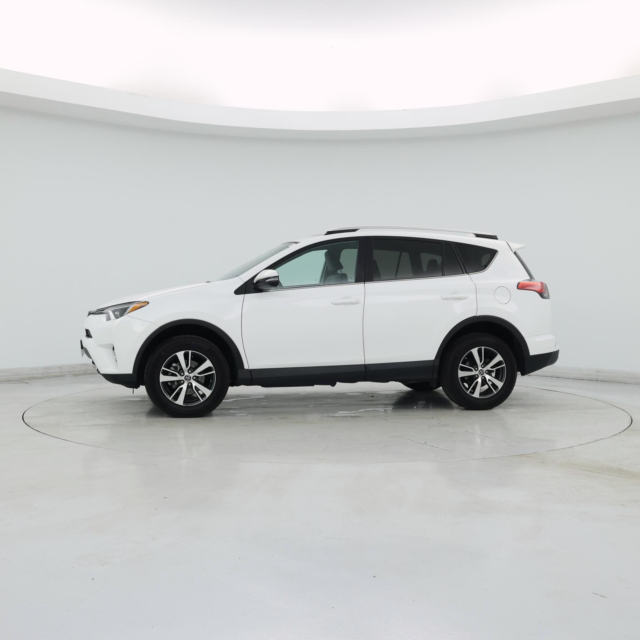 Thumbnail: 2016 Toyota RAV4 - 3