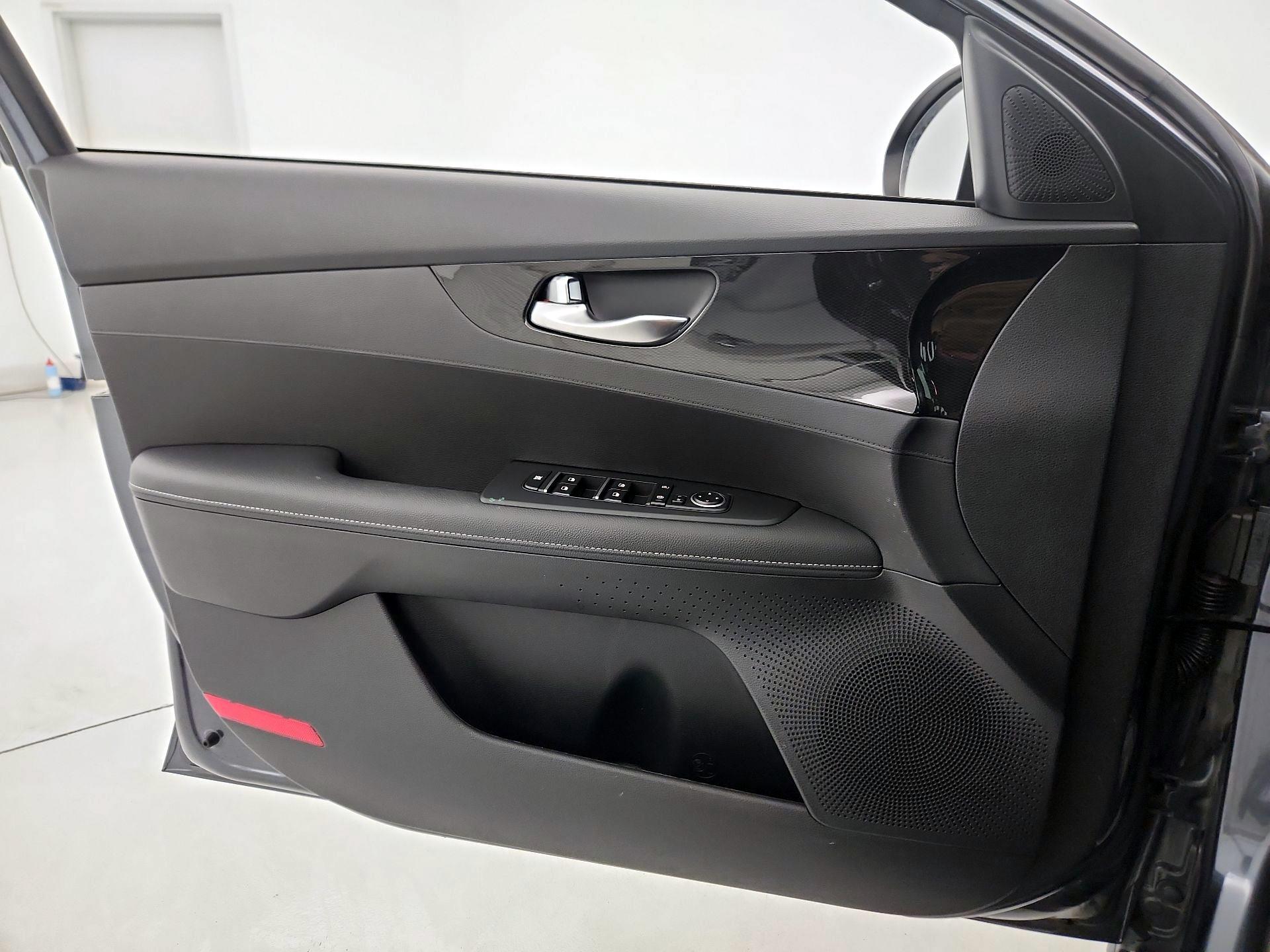 Thumbnail: 2023 Kia Forte - 12