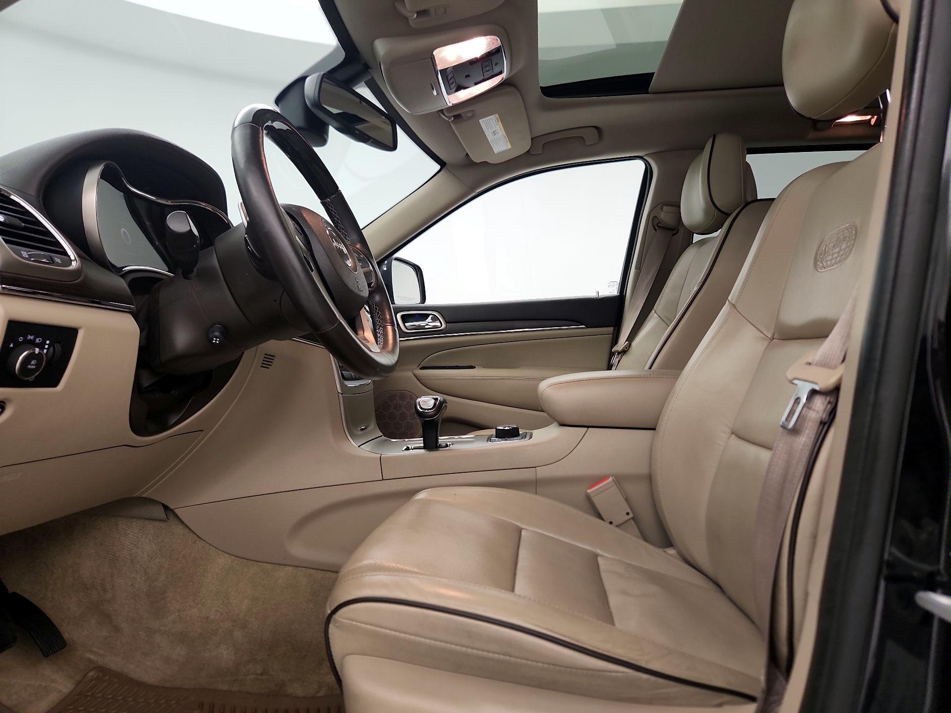 Thumbnail: 2015 Jeep Grand Cherokee - 11