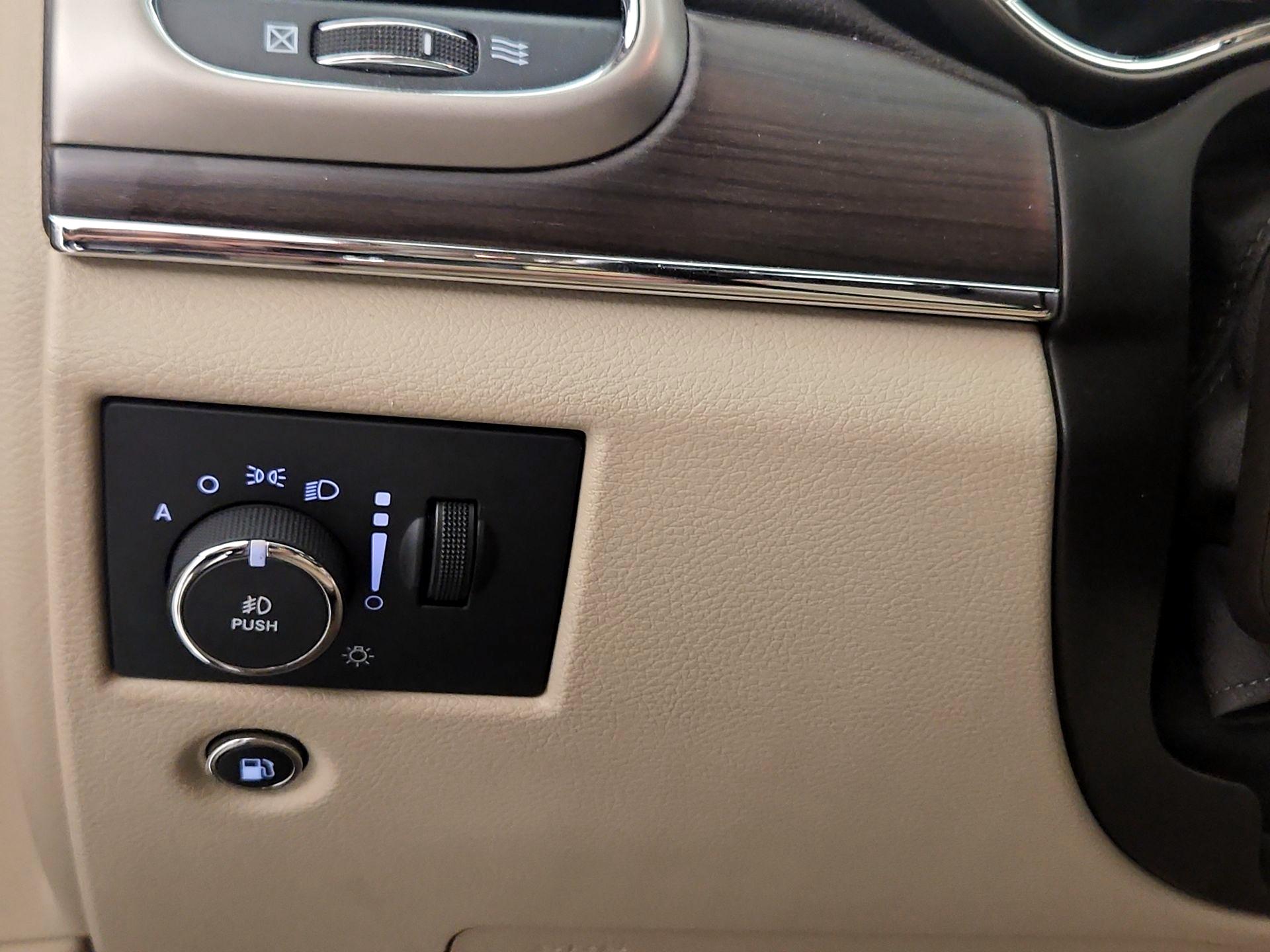 Thumbnail: 2015 Jeep Grand Cherokee - 13