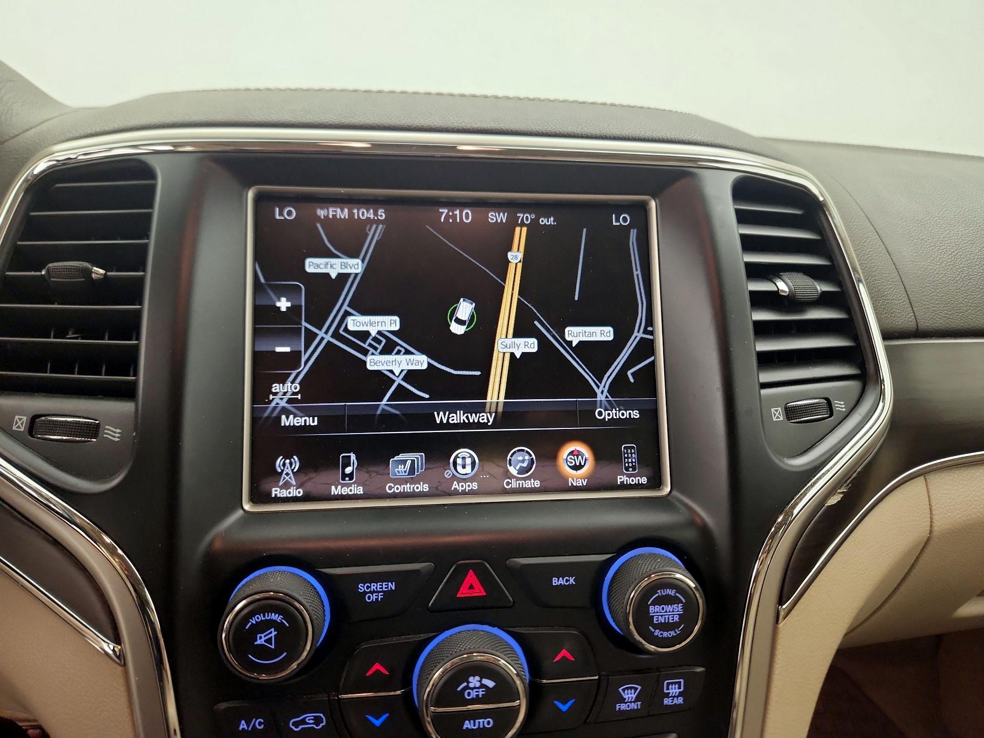 Thumbnail: 2015 Jeep Grand Cherokee - 14