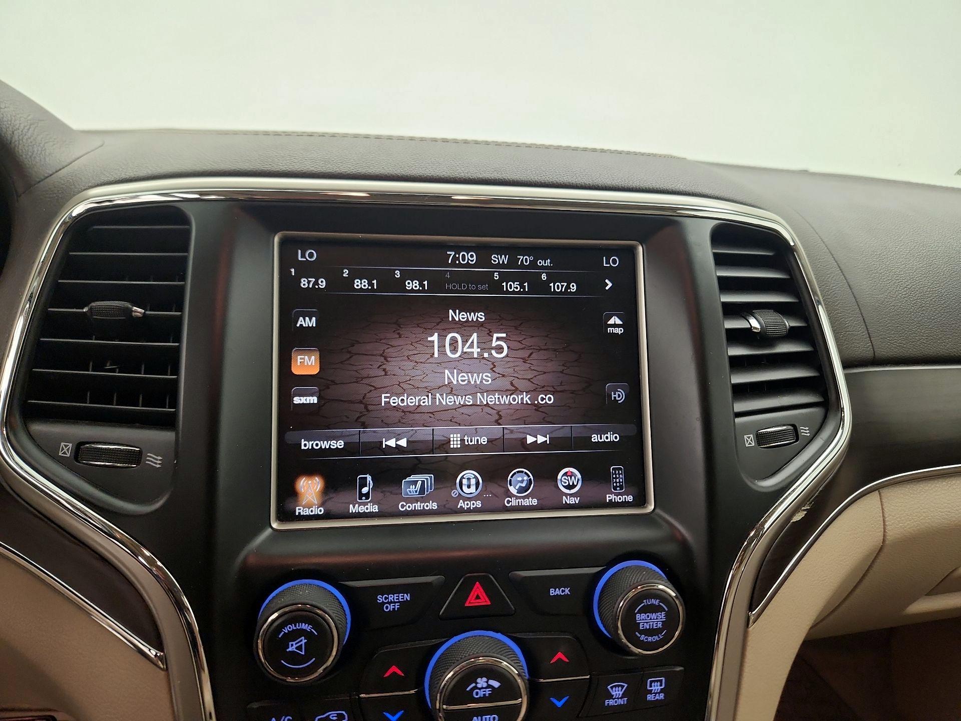 Thumbnail: 2015 Jeep Grand Cherokee - 16