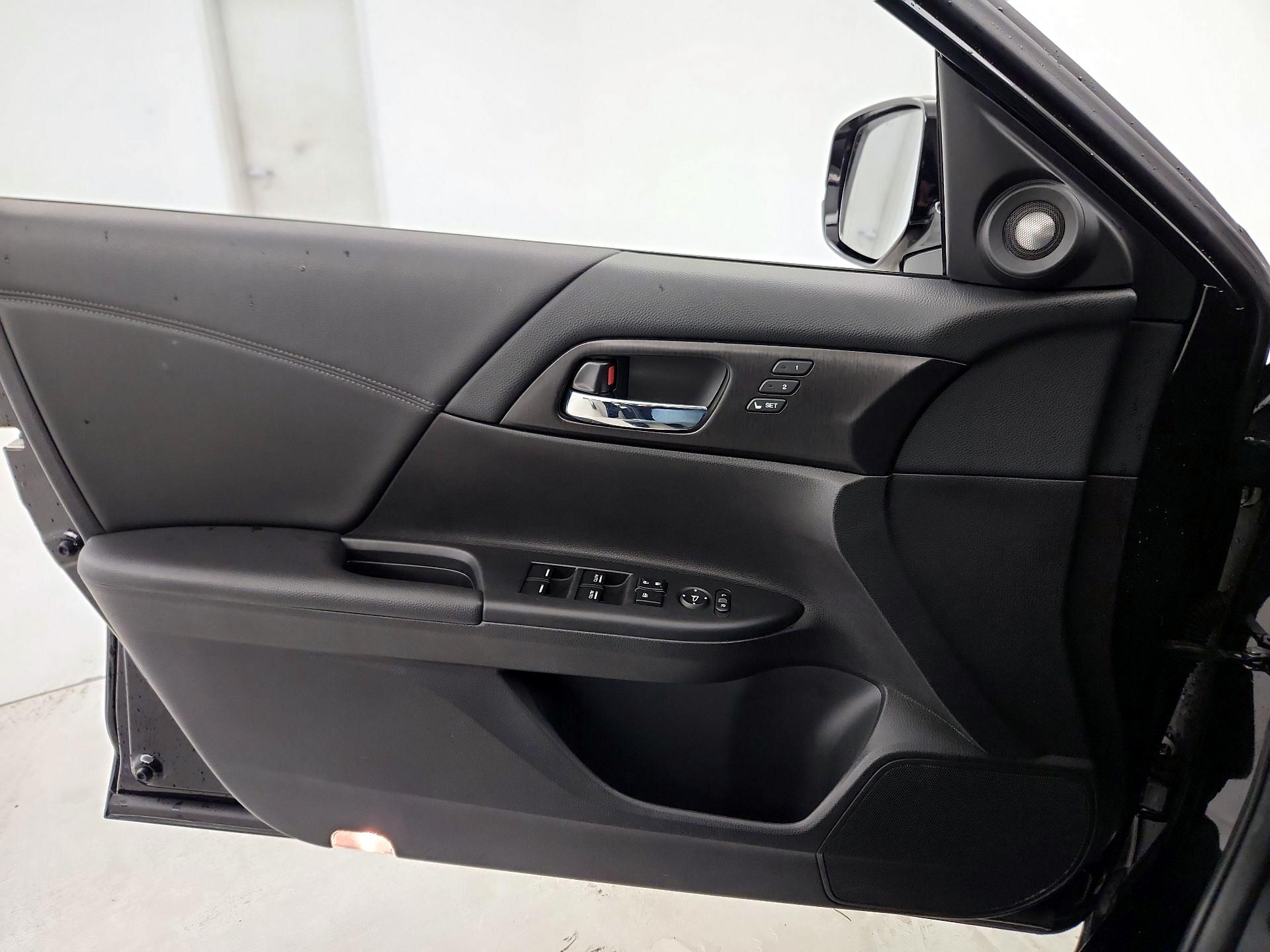 Thumbnail: 2015 Honda Accord - 12