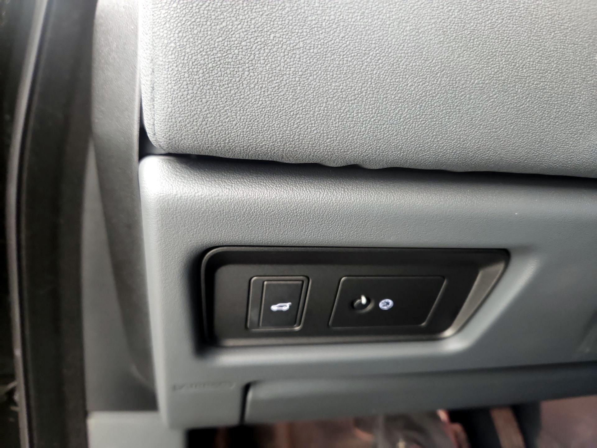 Thumbnail: 2017 Land Rover Range Rover Evoque - 13