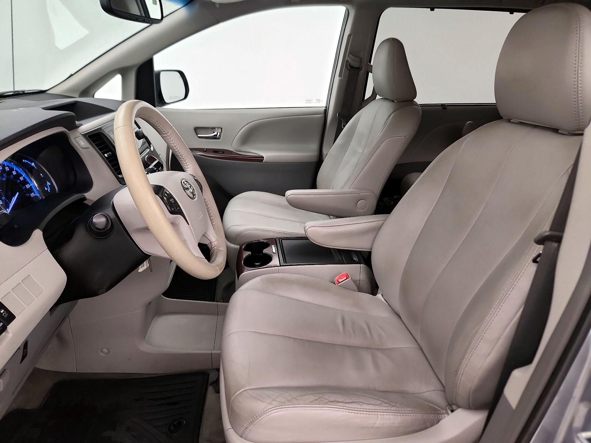 Thumbnail: 2014 Toyota Sienna - 11