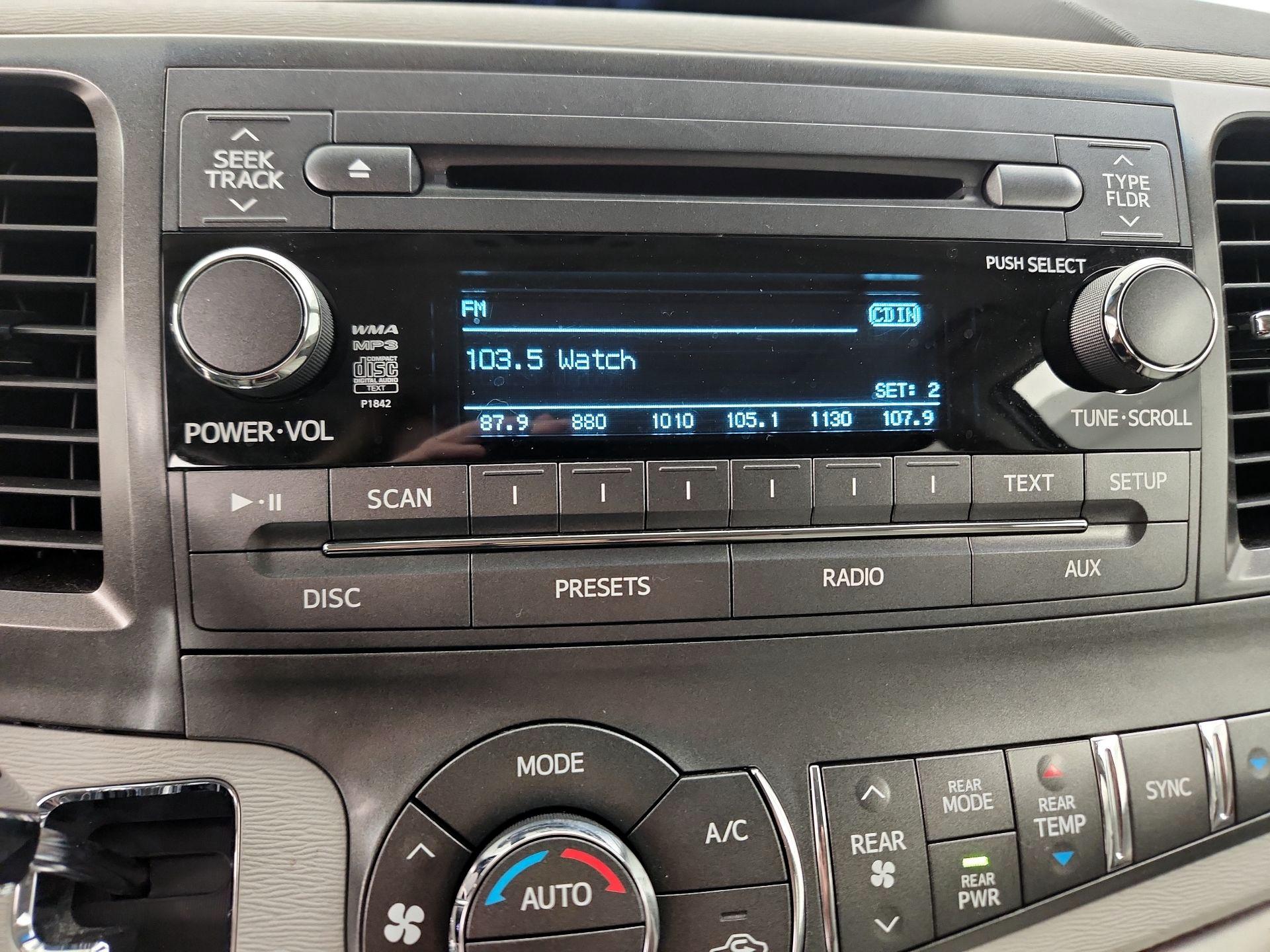 Thumbnail: 2014 Toyota Sienna - 15