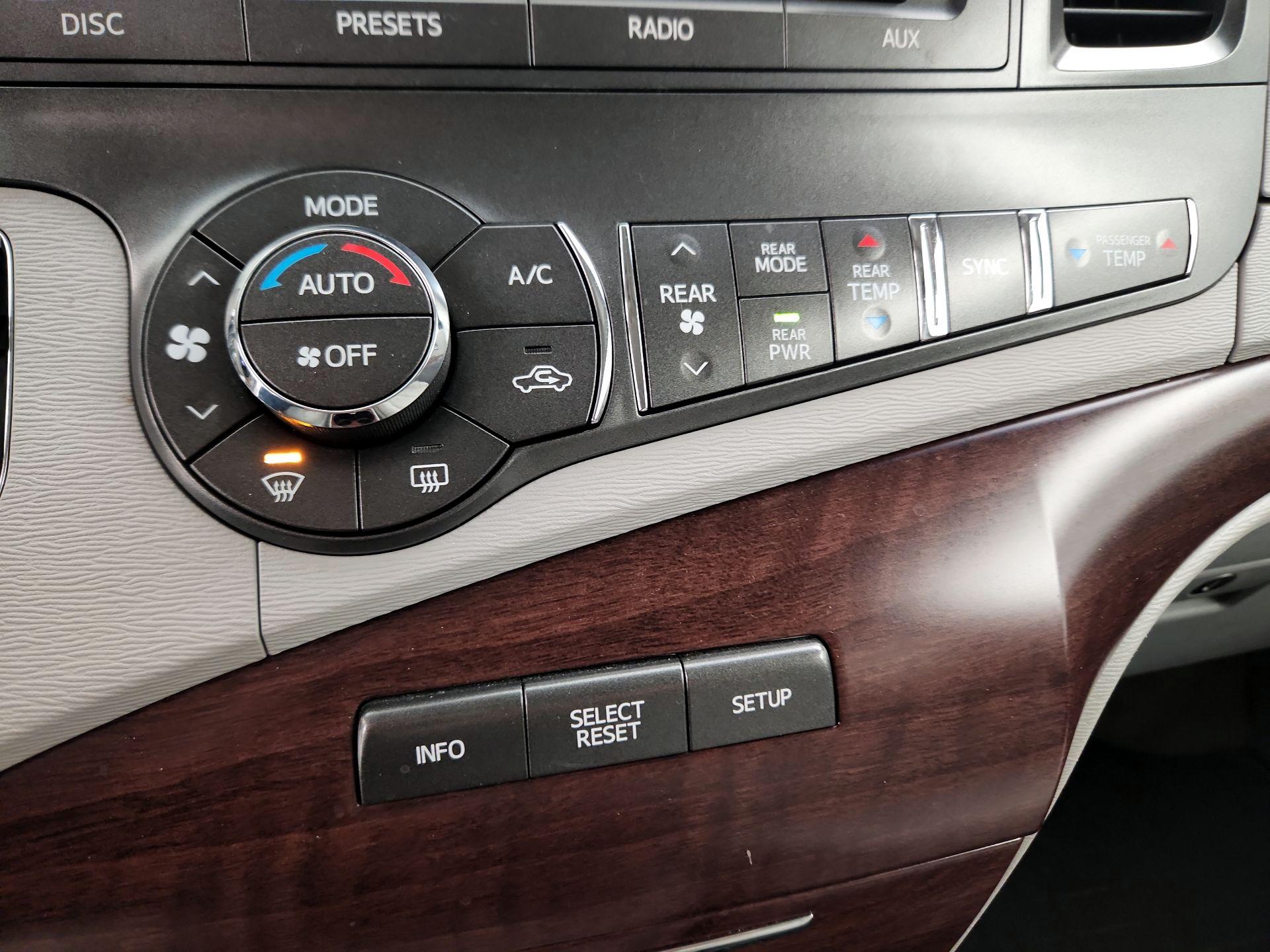 Thumbnail: 2014 Toyota Sienna - 16