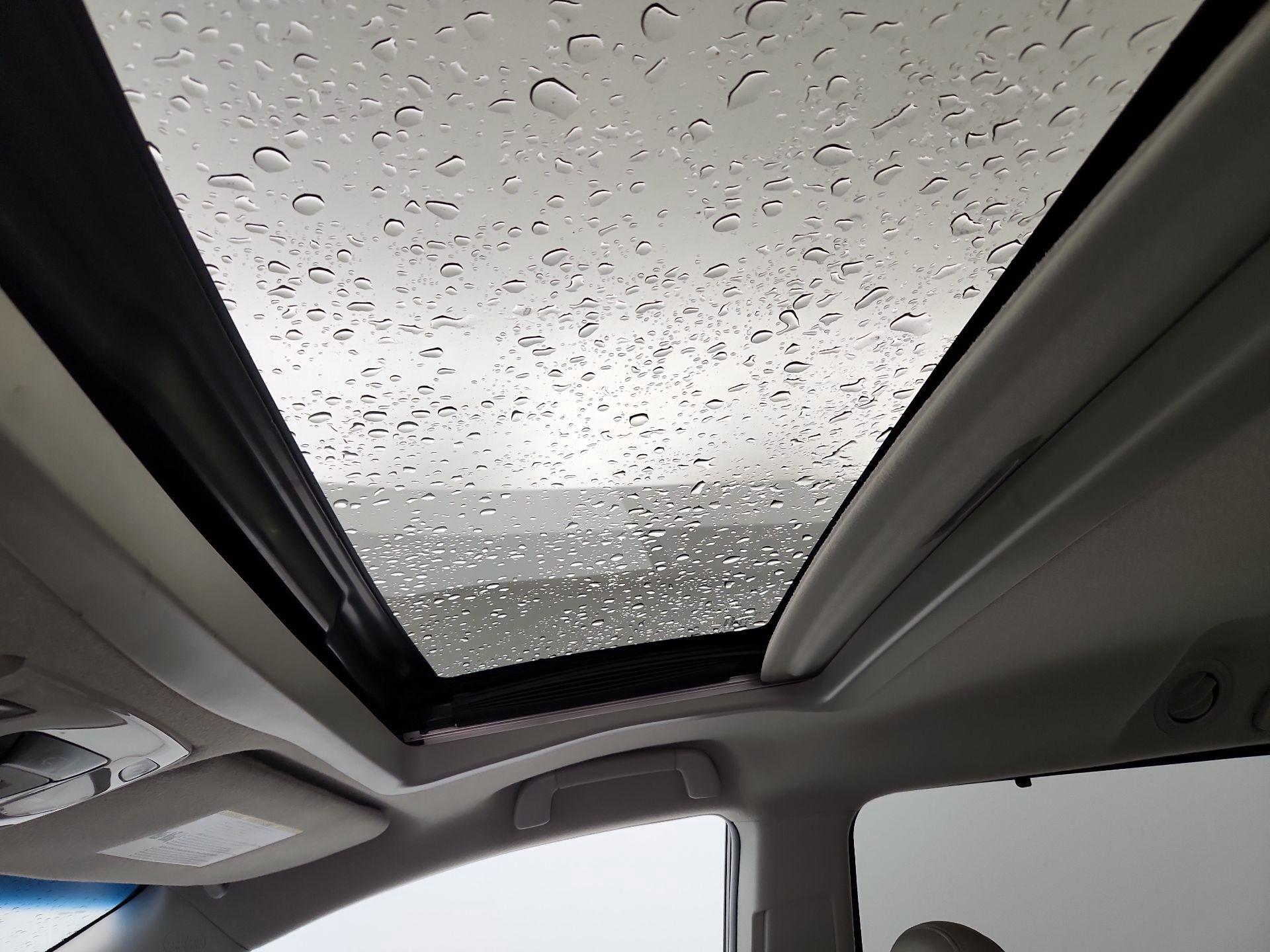 Thumbnail: 2014 Toyota Sienna - 19