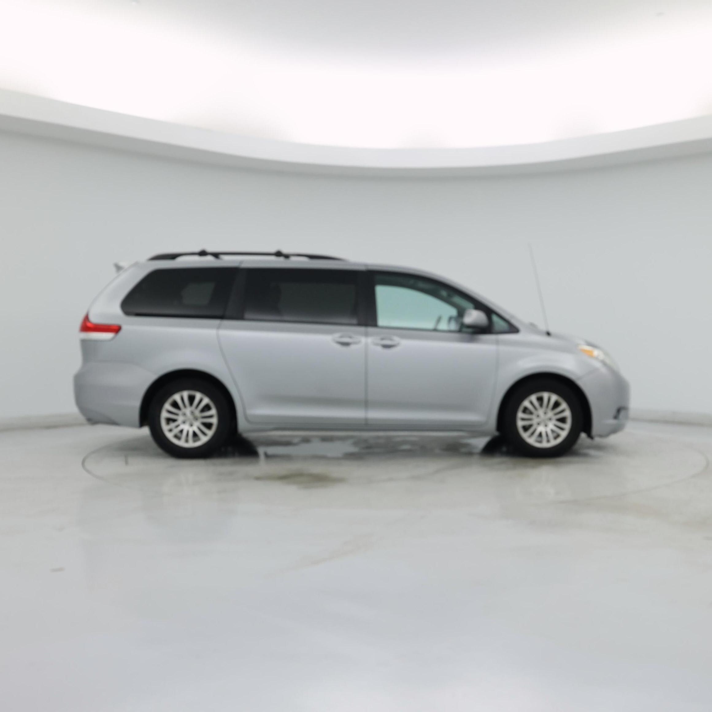 Thumbnail: 2014 Toyota Sienna - 7
