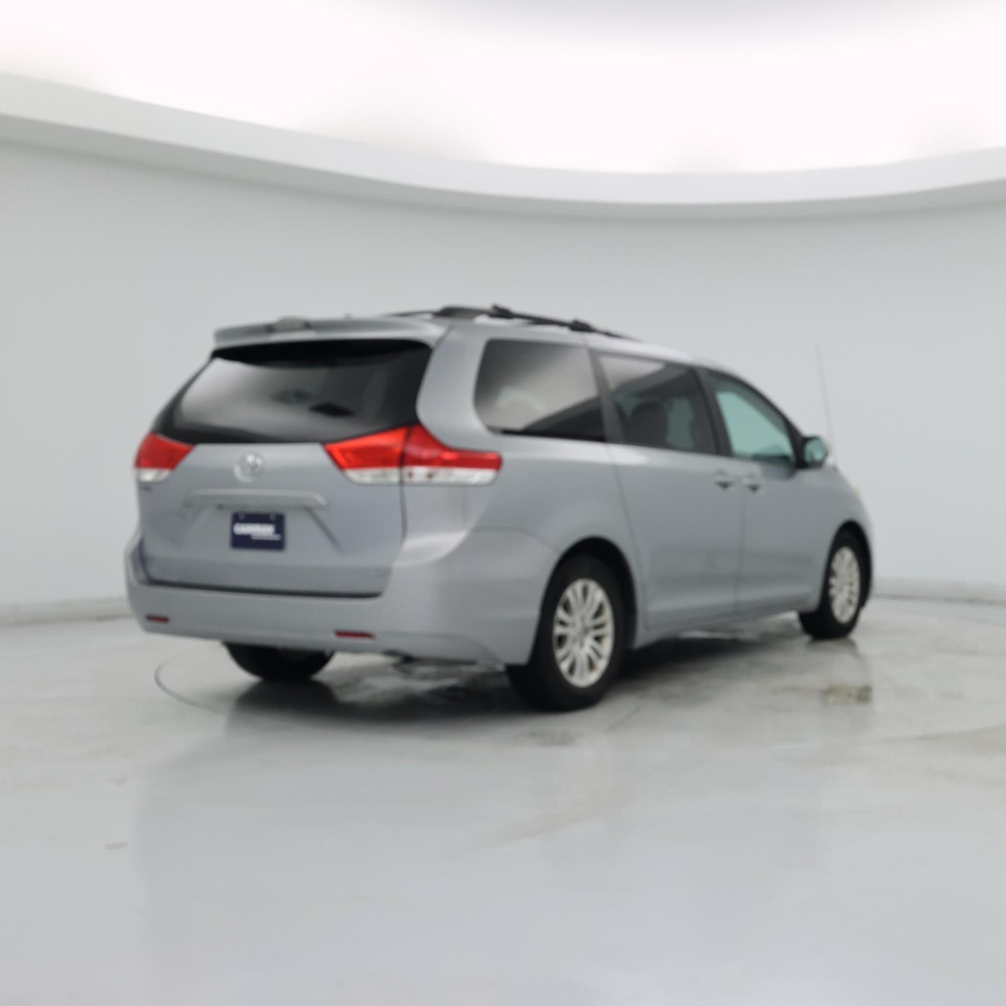 Thumbnail: 2014 Toyota Sienna - 8