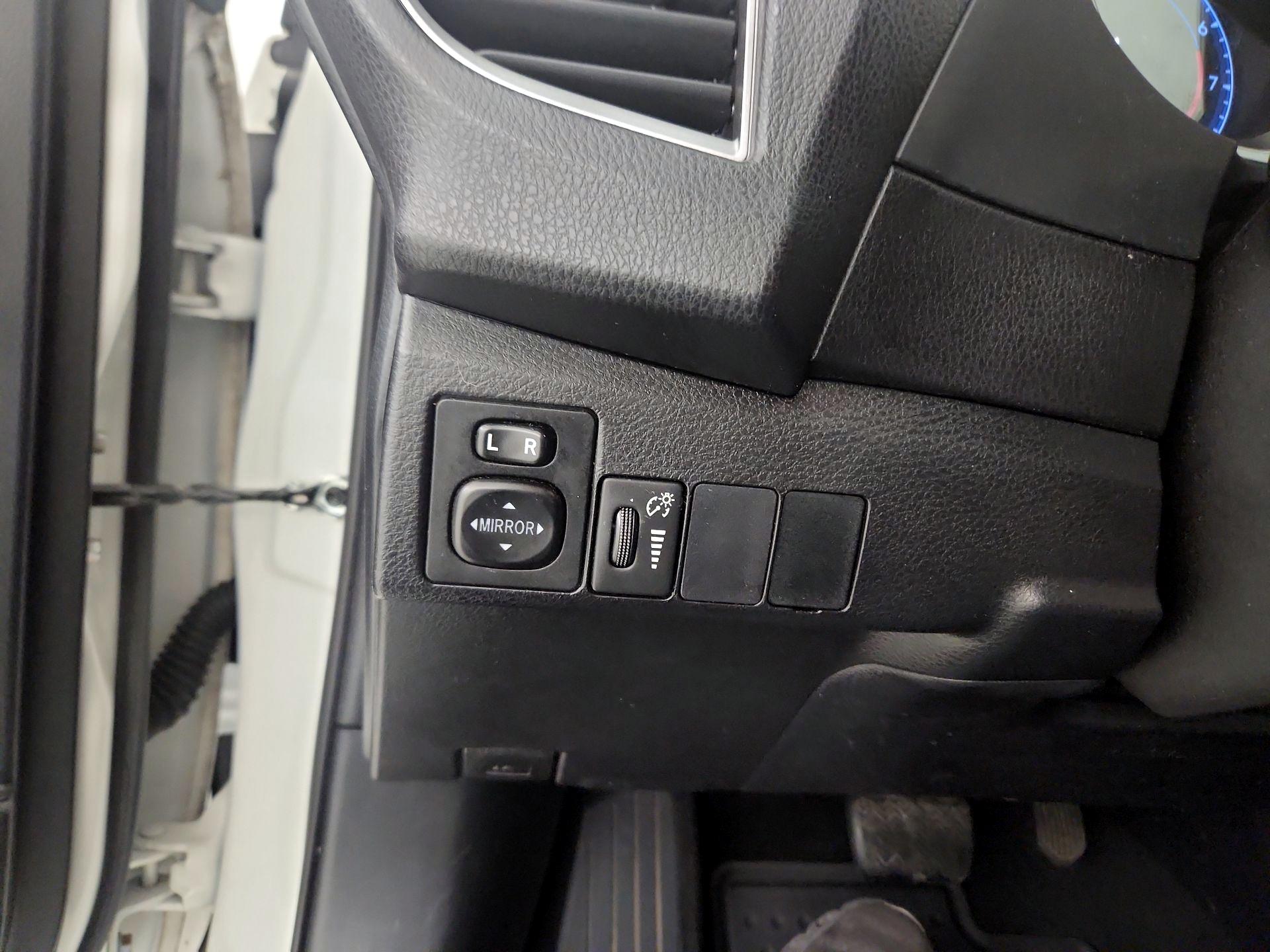 Thumbnail: 2016 Toyota Corolla - 13