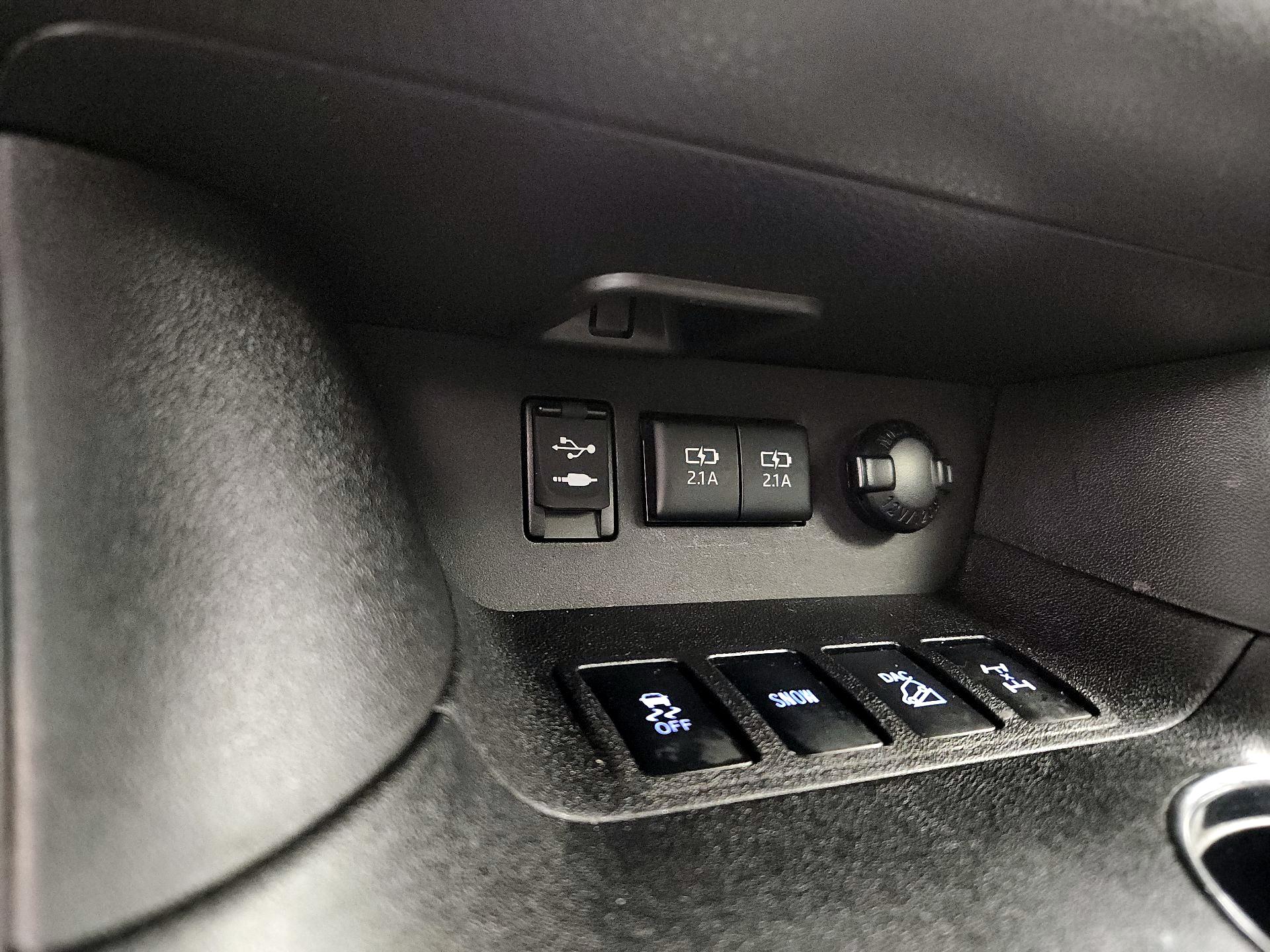 Thumbnail: 2018 Toyota Highlander - 18