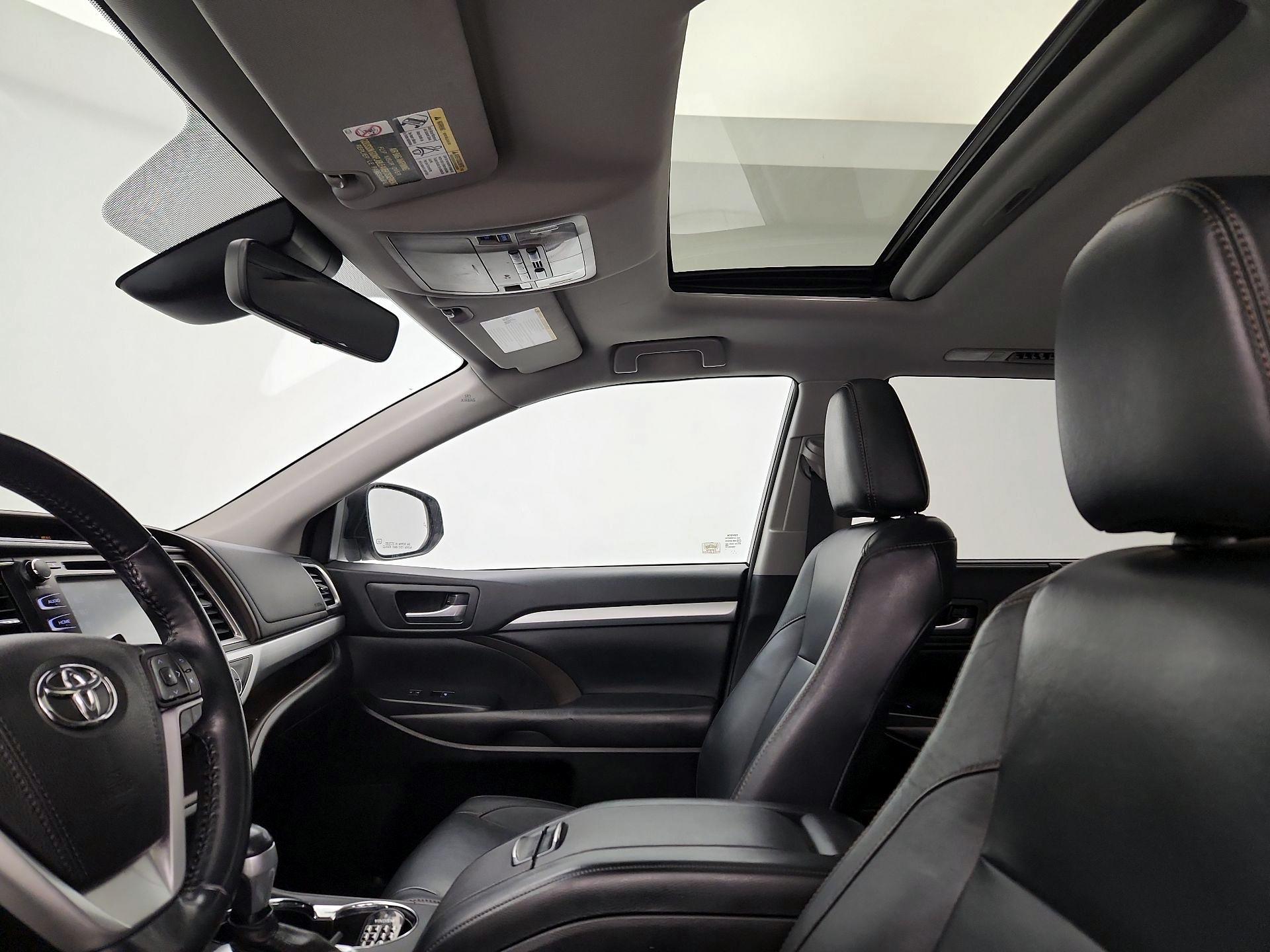 Thumbnail: 2018 Toyota Highlander - 19